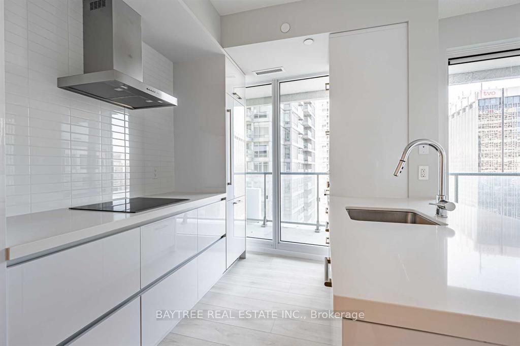 2221 Yonge Street 4008, Toronto, ON M4S 0B8 photo 2