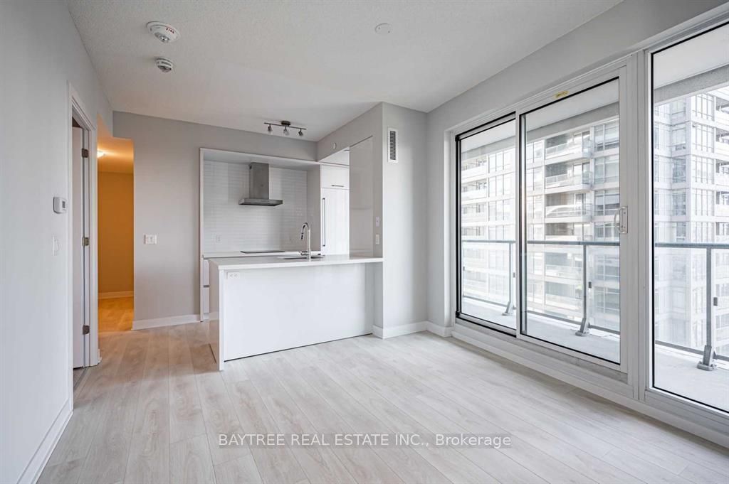 2221 Yonge Street 4008, Toronto, ON M4S 0B8 photo 4