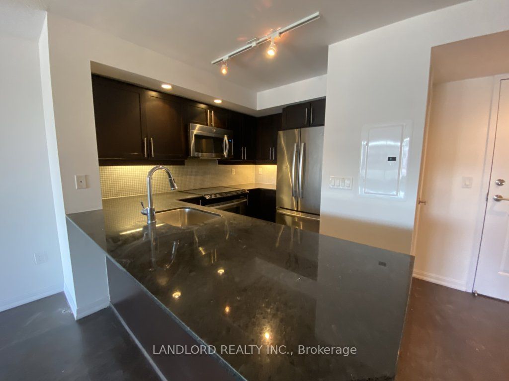 85 East Liberty Street 1002, Toronto, ON M6K 3R4 photo 2