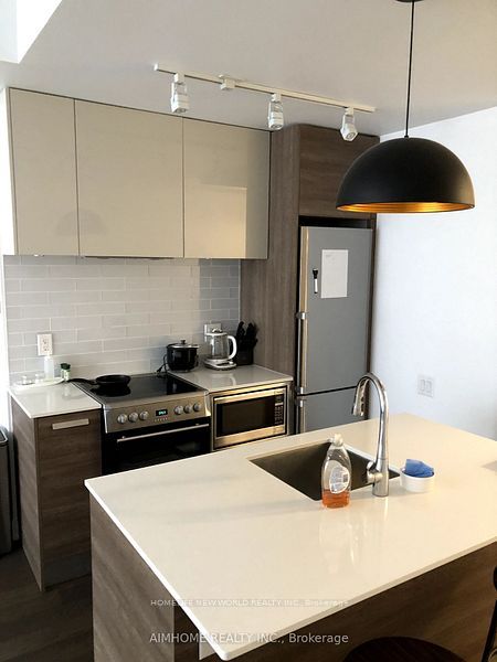 1001 Bay Street 302, Toronto, ON M5S 3A6 photo 3