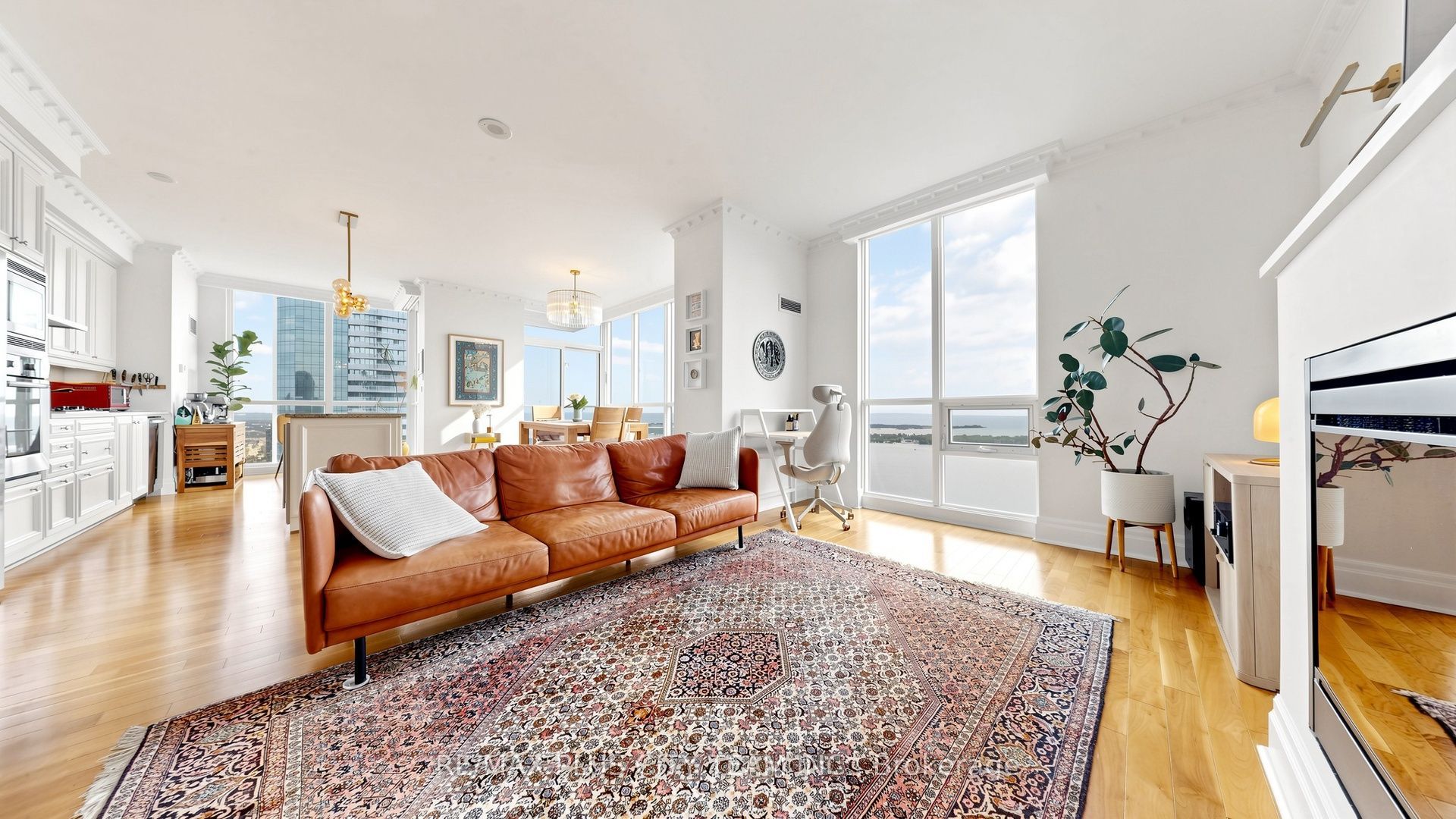16 Harbour Street 5005, Toronto, ON M5J 2Z7 photo 3
