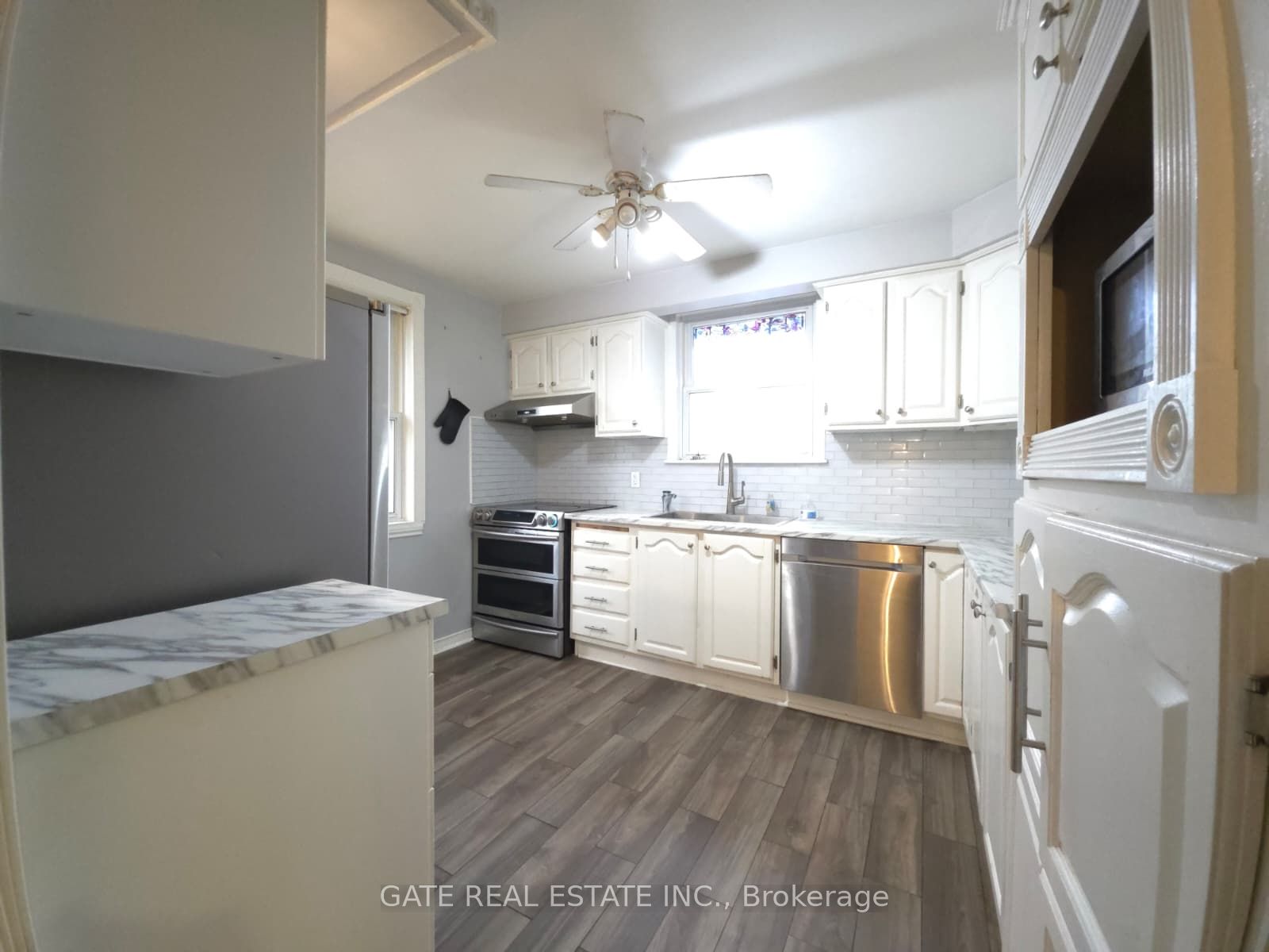 377 Ellerslie Avenue, Toronto, ON M2R 1B8