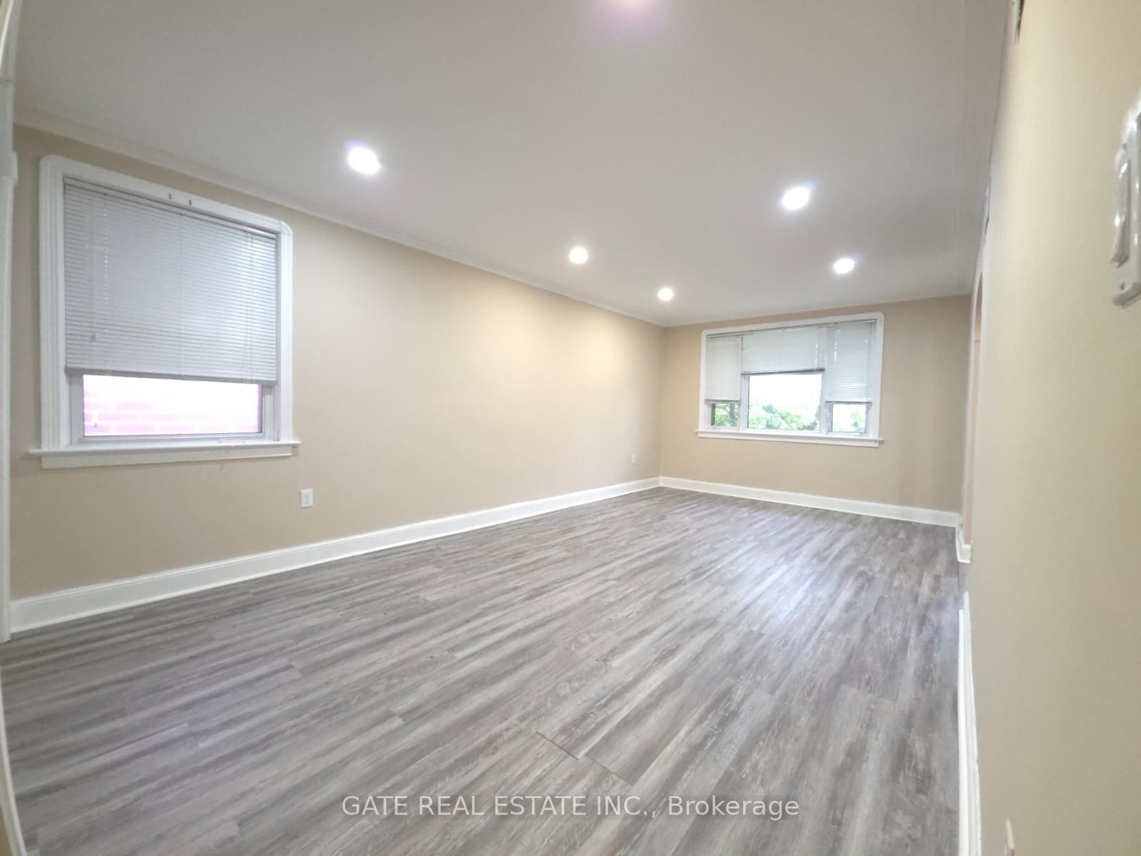 377 Ellerslie Avenue, Toronto, ON M2R 1B8 photo 3