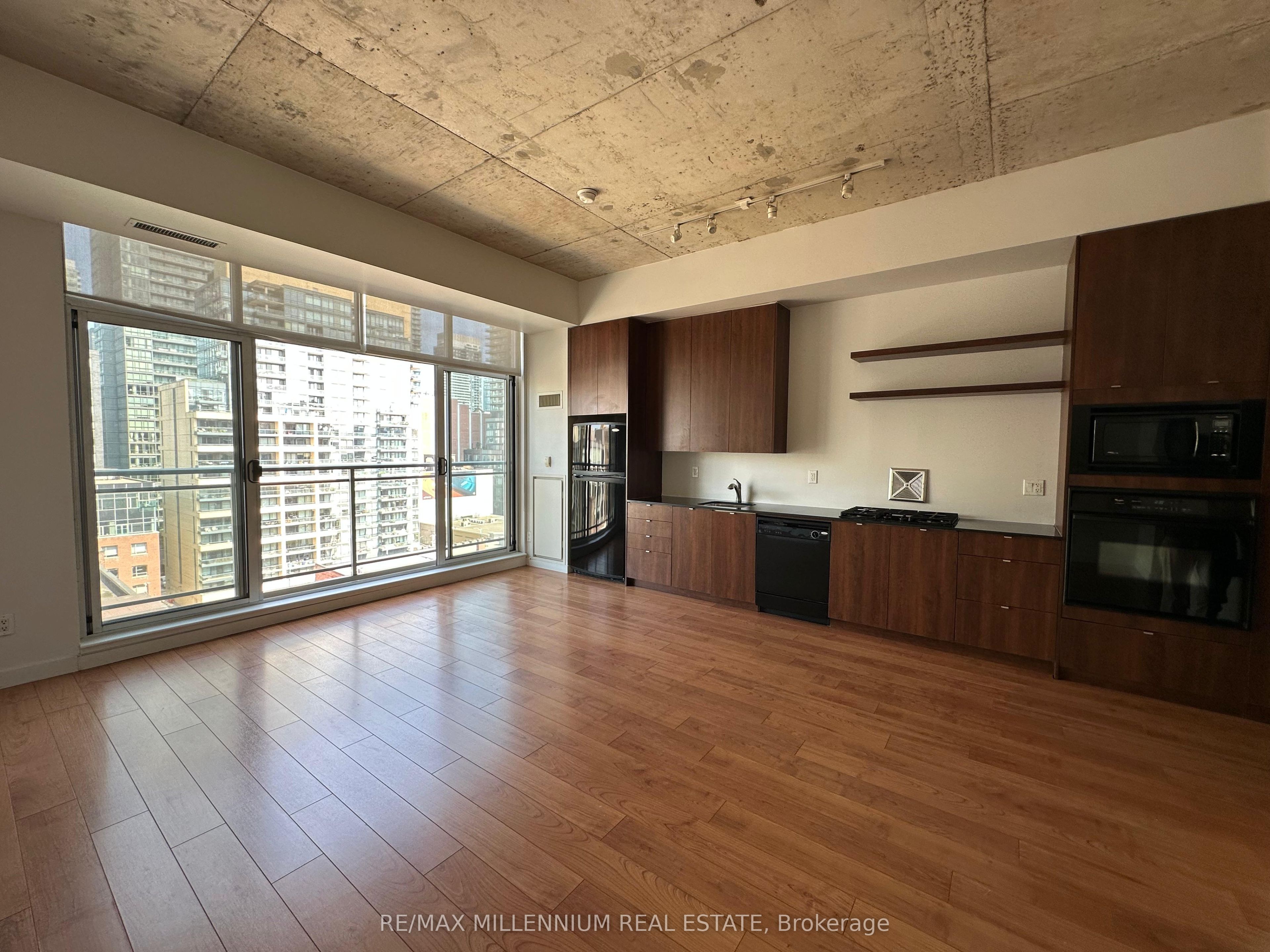 23 Brant Street 1001, Toronto, ON M5V 2L9 photo 3