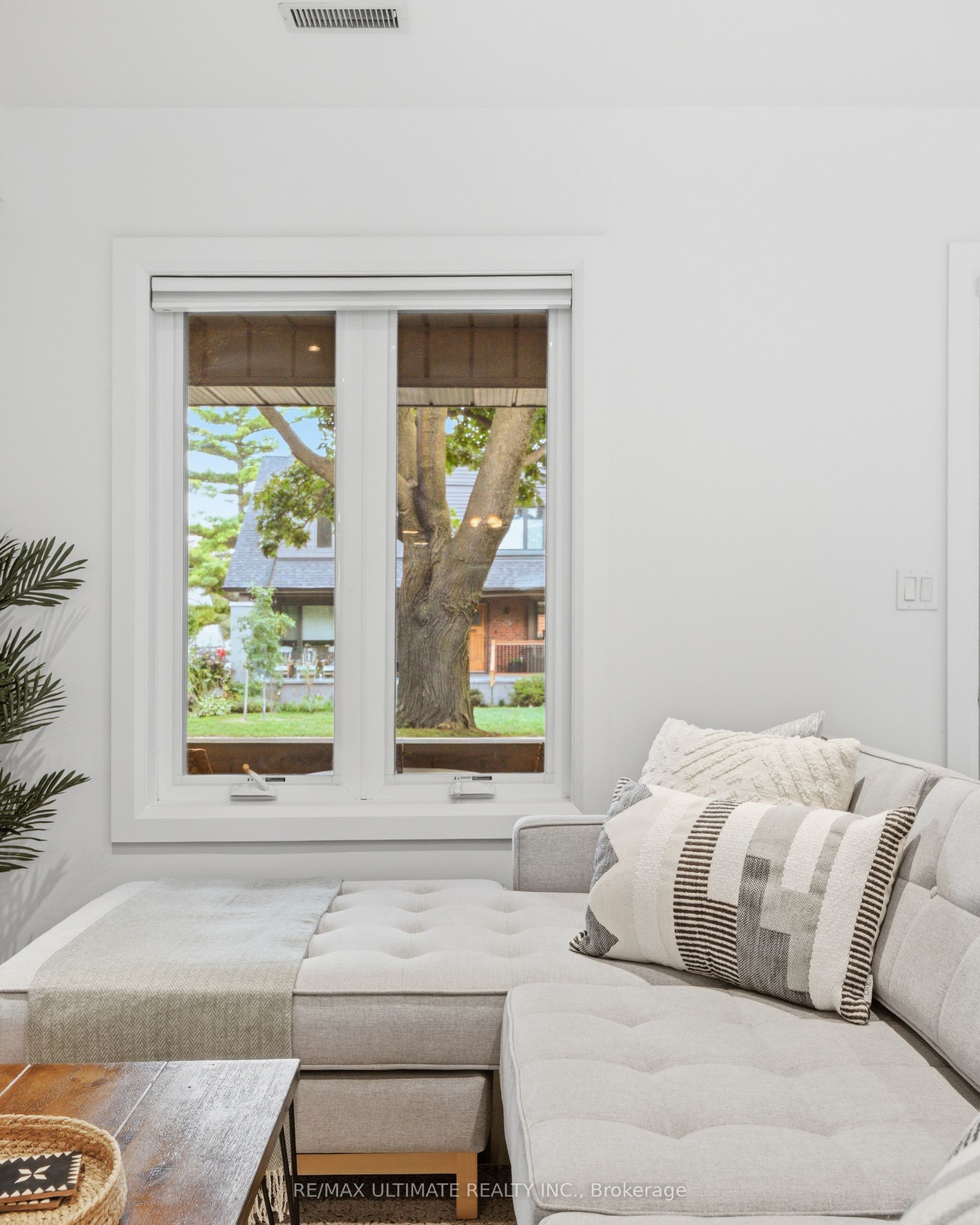 305 Winona Drive, Toronto, ON M6C 3S8 photo 5