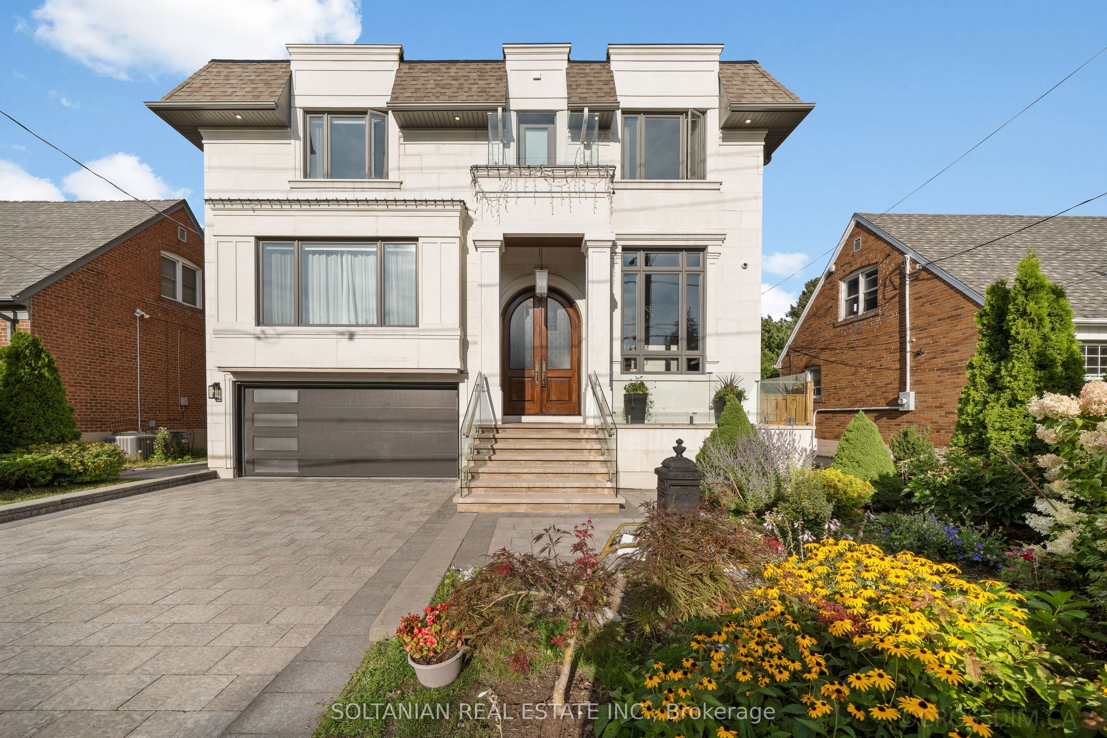 15 Calvin Avenue, Toronto, ON M2N 5E4