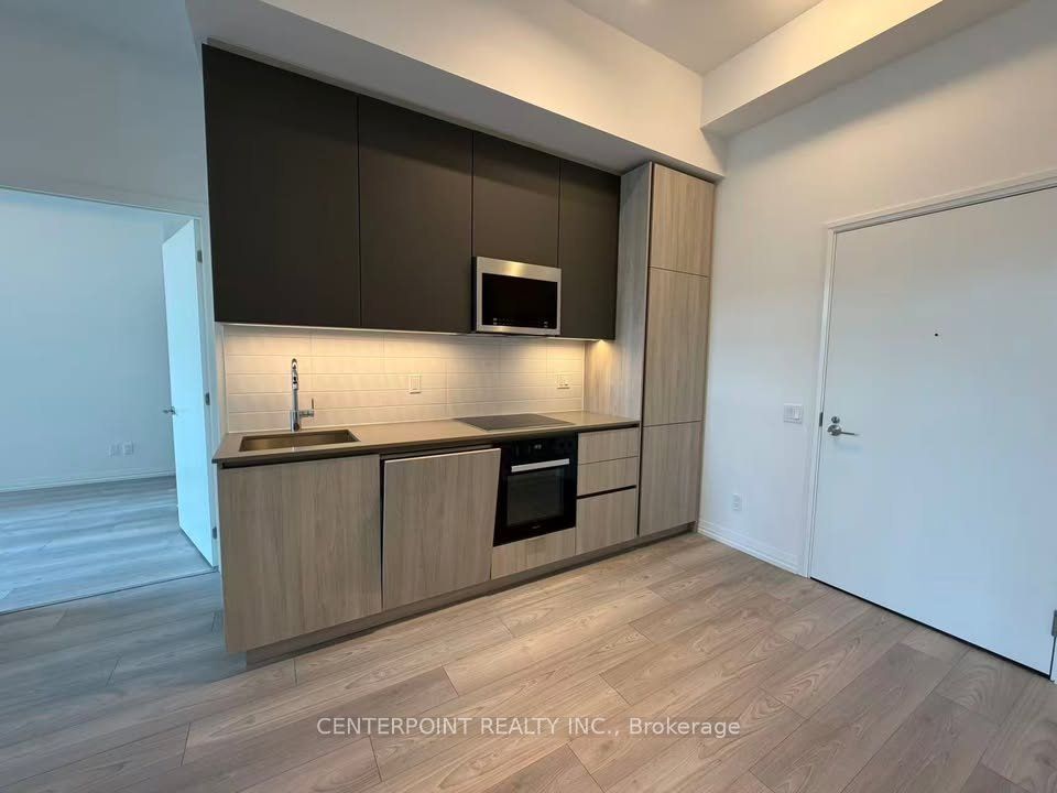 400 King Street W 1117, Toronto, ON M5V 0X8 photo 2