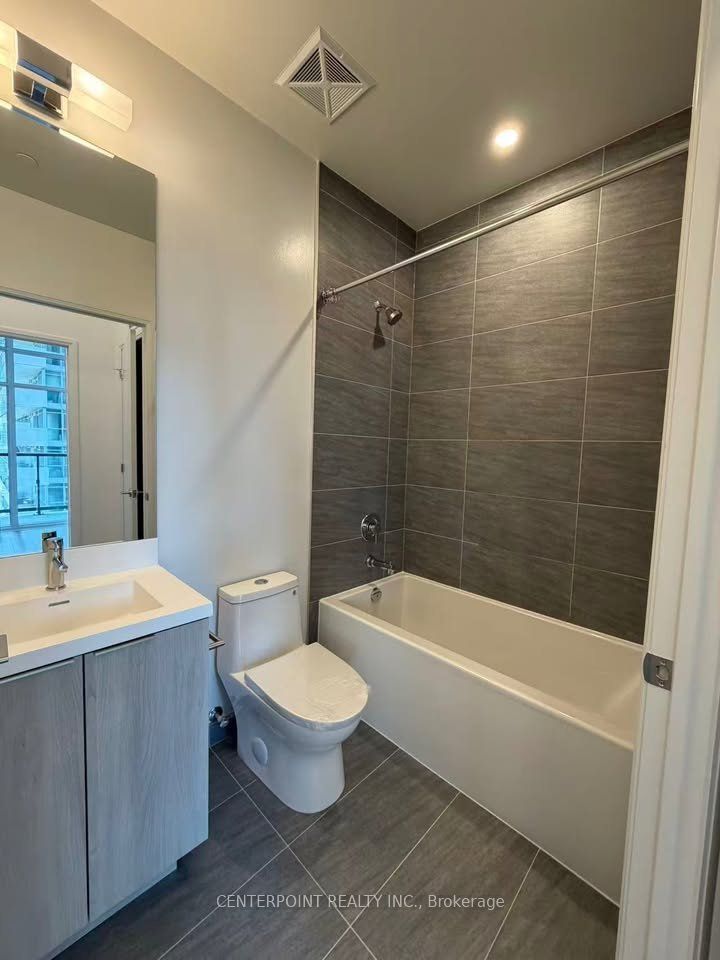 400 King Street W 1117, Toronto, ON M5V 0X8 photo 5