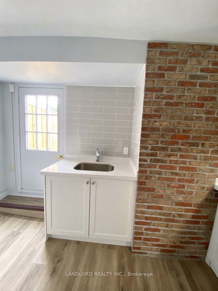 45 Clinton Street 2, Toronto, ON M6J 2N9 photo 3