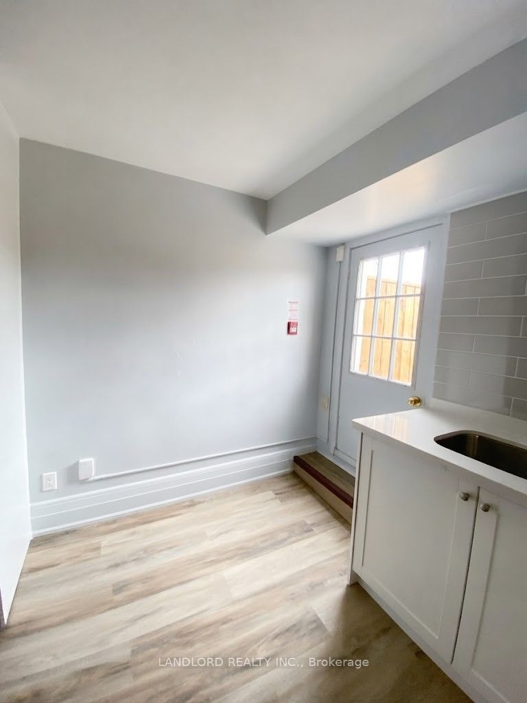 45 Clinton Street 2, Toronto, ON M6J 2N9 photo 4