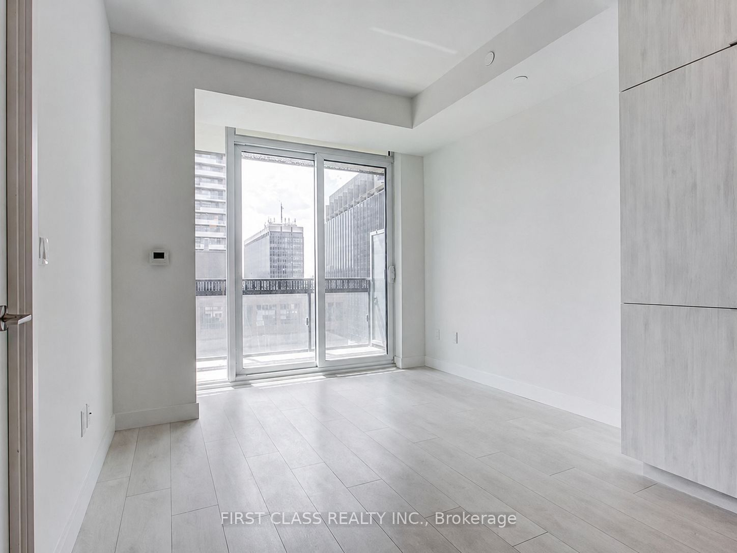8 Eglinton Avenue E 612, Toronto, ON M4P 0C1 photo 4