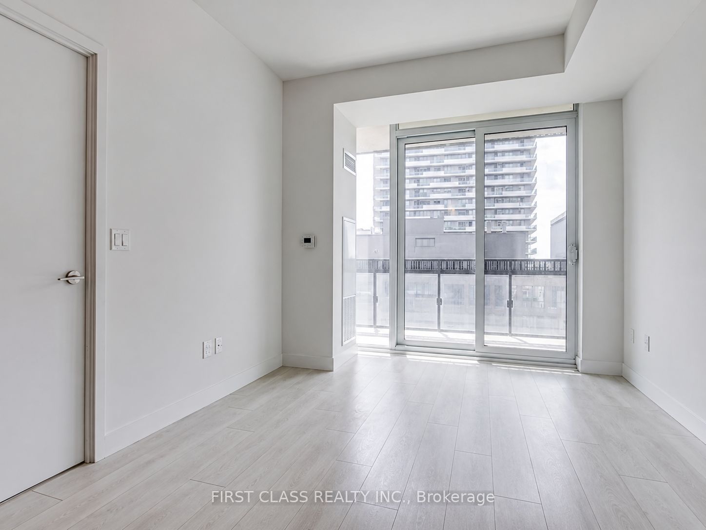 8 Eglinton Avenue E 612, Toronto, ON M4P 0C1 photo 5