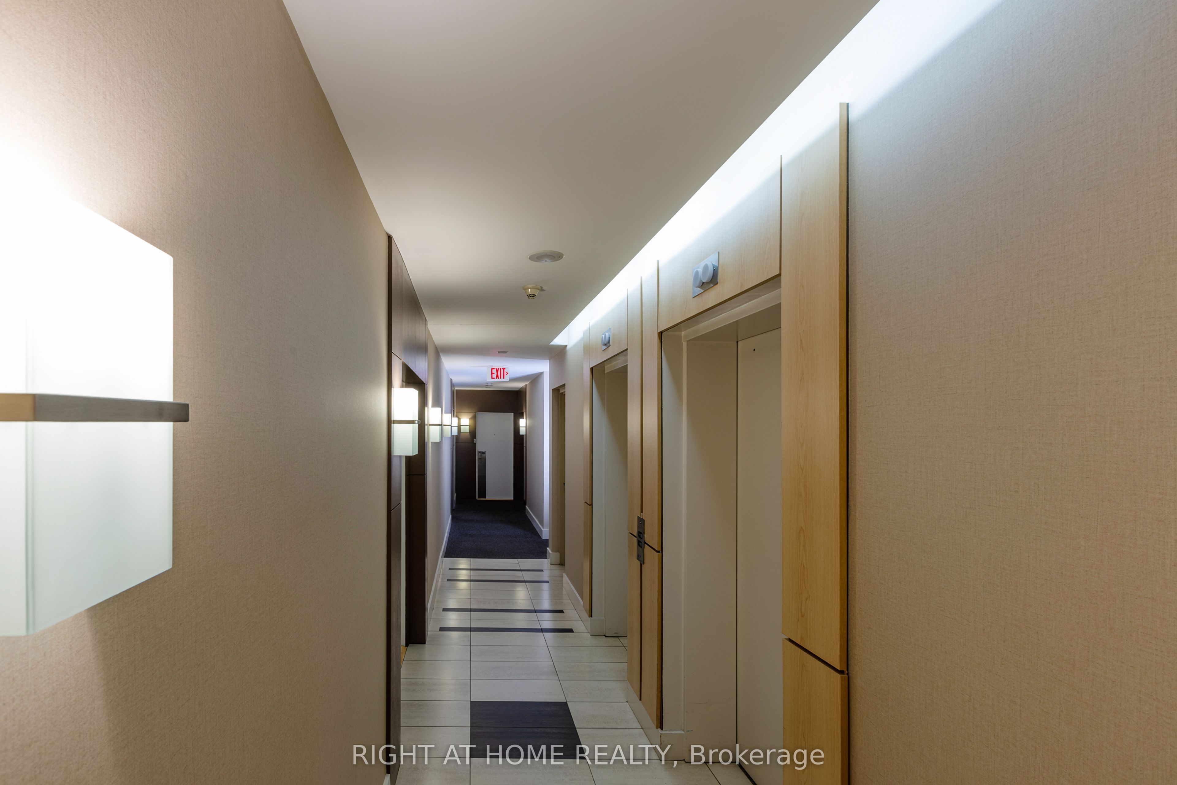 220 Victoria Street 905, Toronto, ON M5B 2R6 photo 2