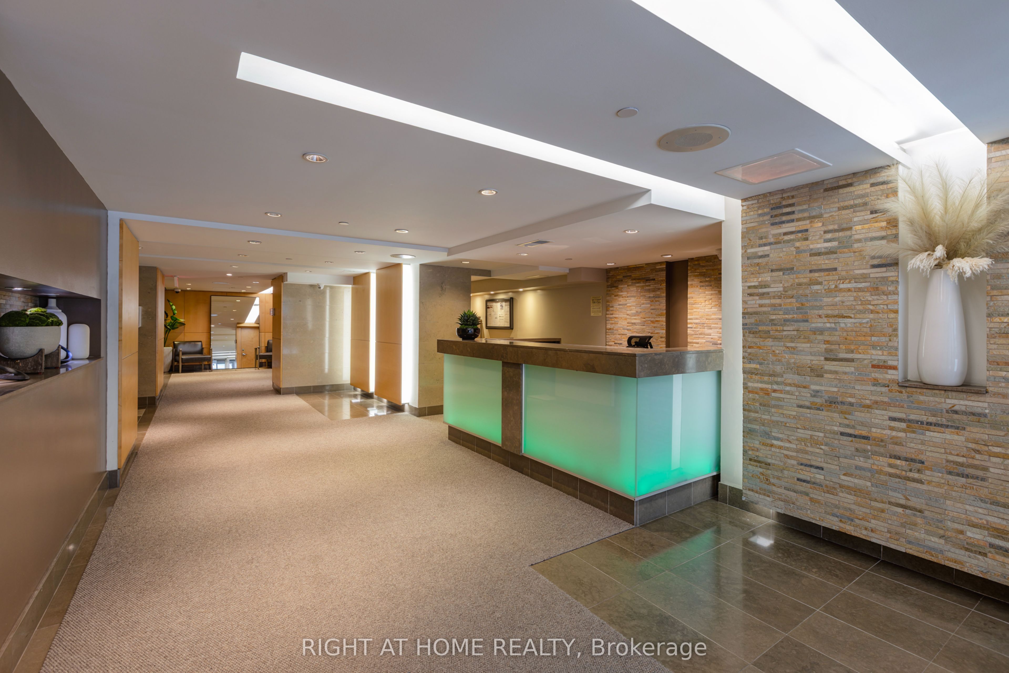 220 Victoria Street 905, Toronto, ON M5B 2R6 photo 3