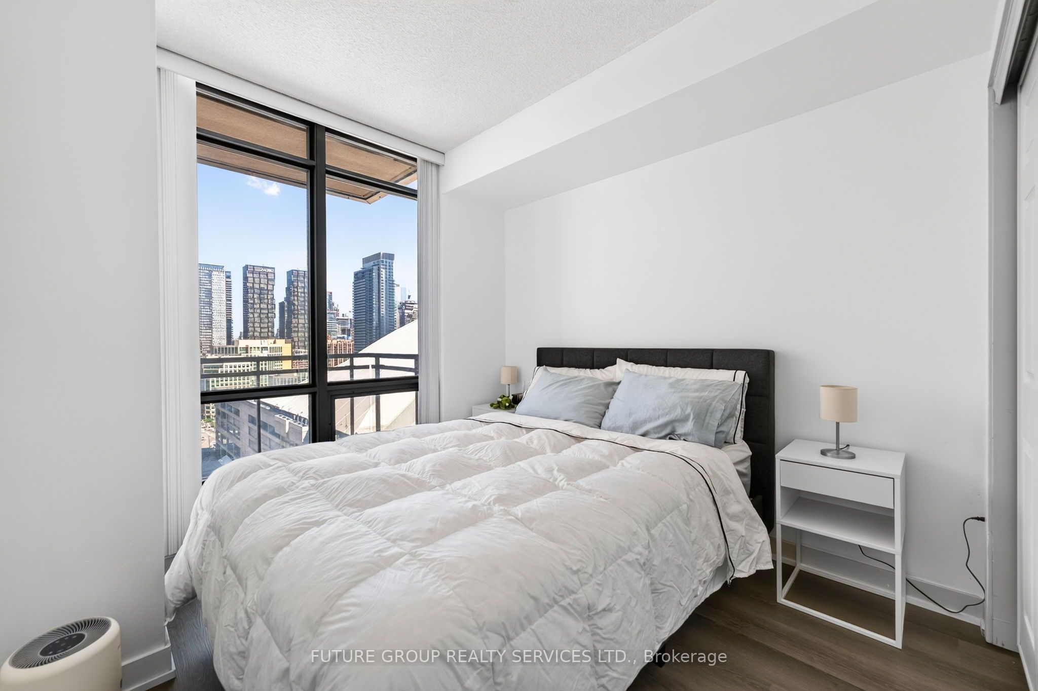 5 Mariner Terrace, Toronto, ON M5V 3V6 photo 5