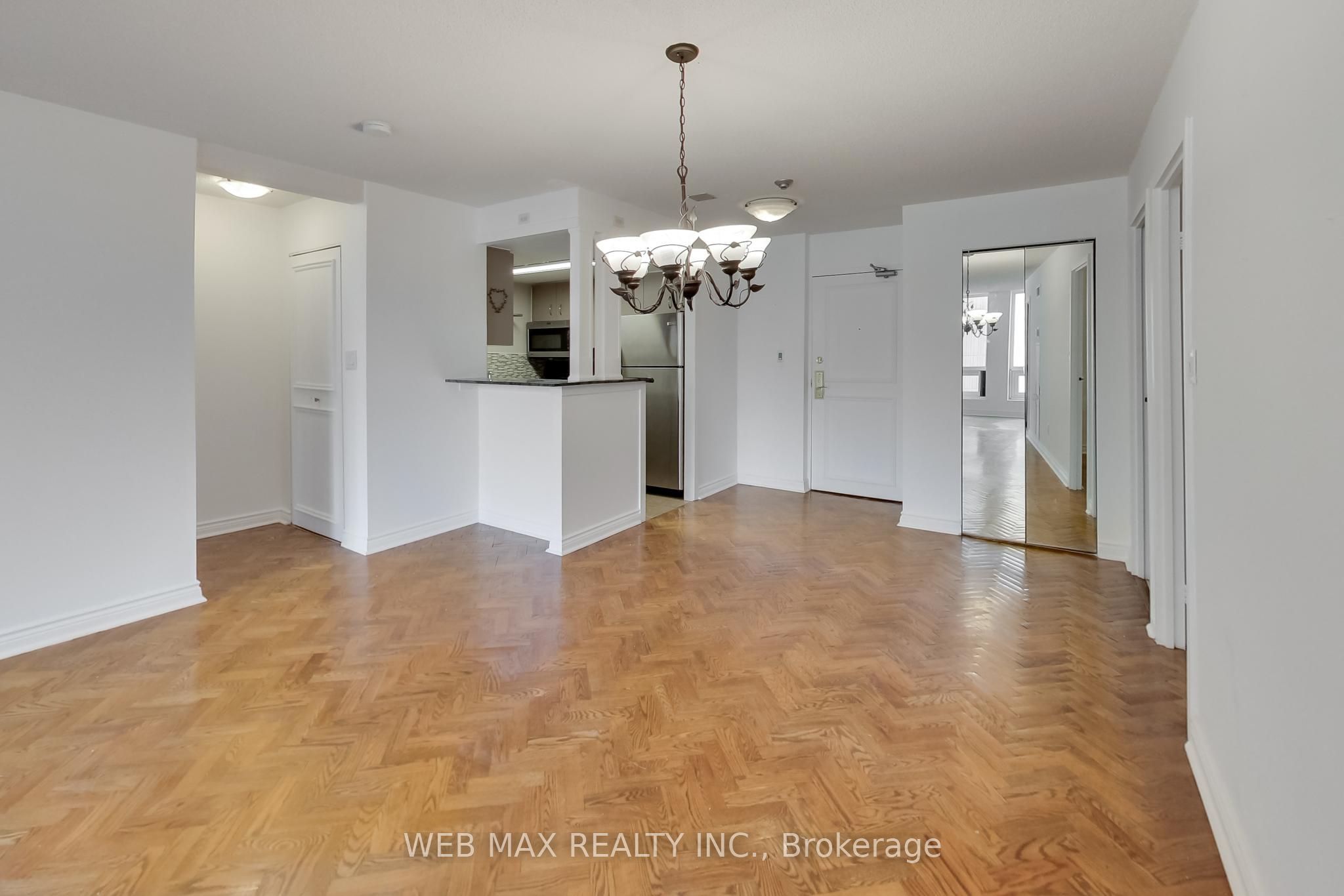25 Grenville Street 1808, Toronto, ON M4Y 2X5