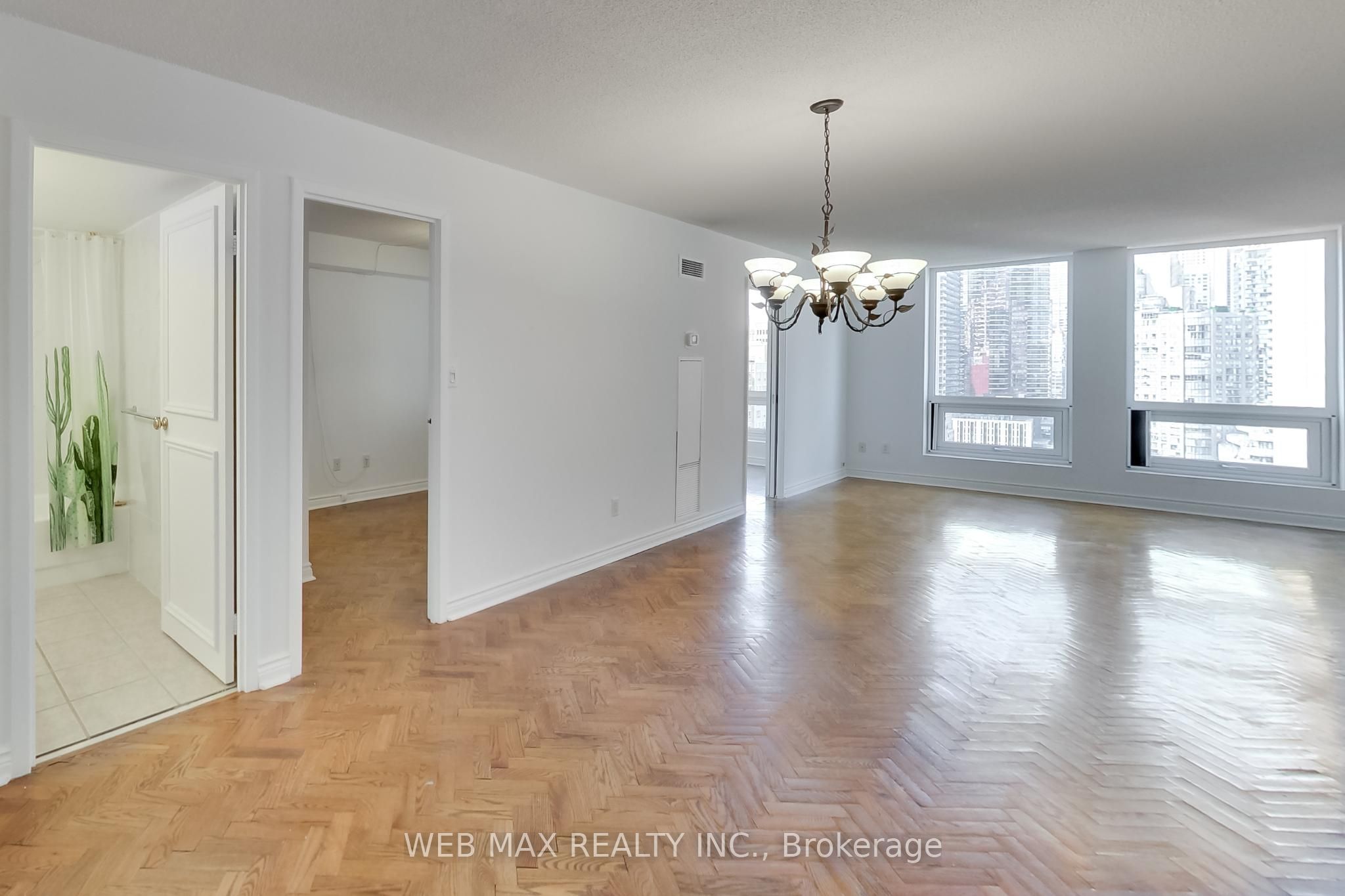 25 Grenville Street 1808, Toronto, ON M4Y 2X5 photo 2