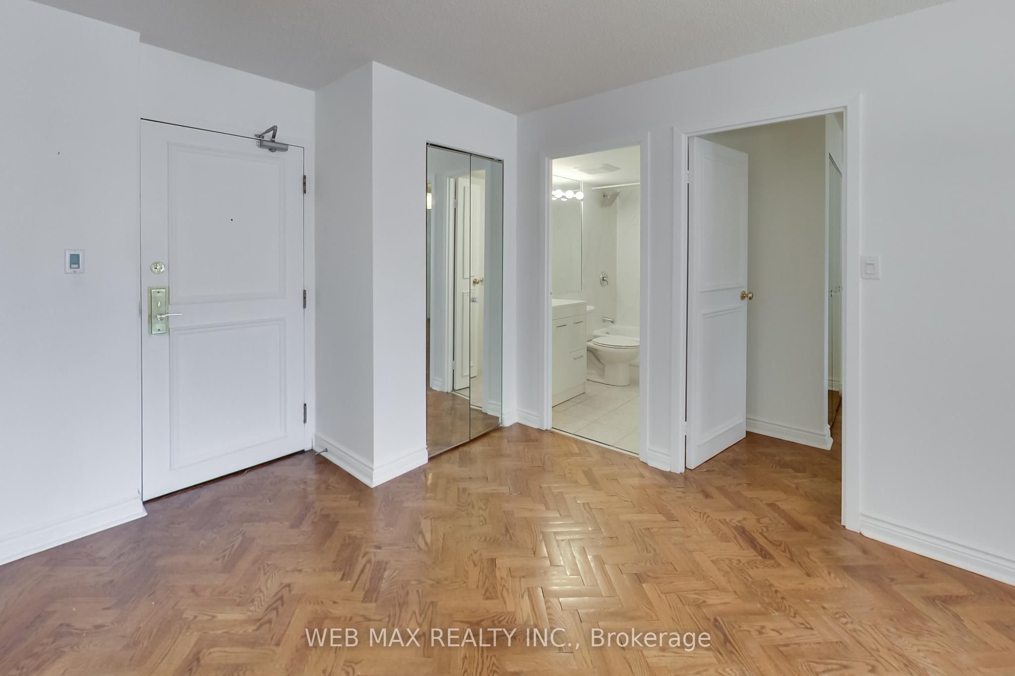 25 Grenville Street 1808, Toronto, ON M4Y 2X5 photo 3