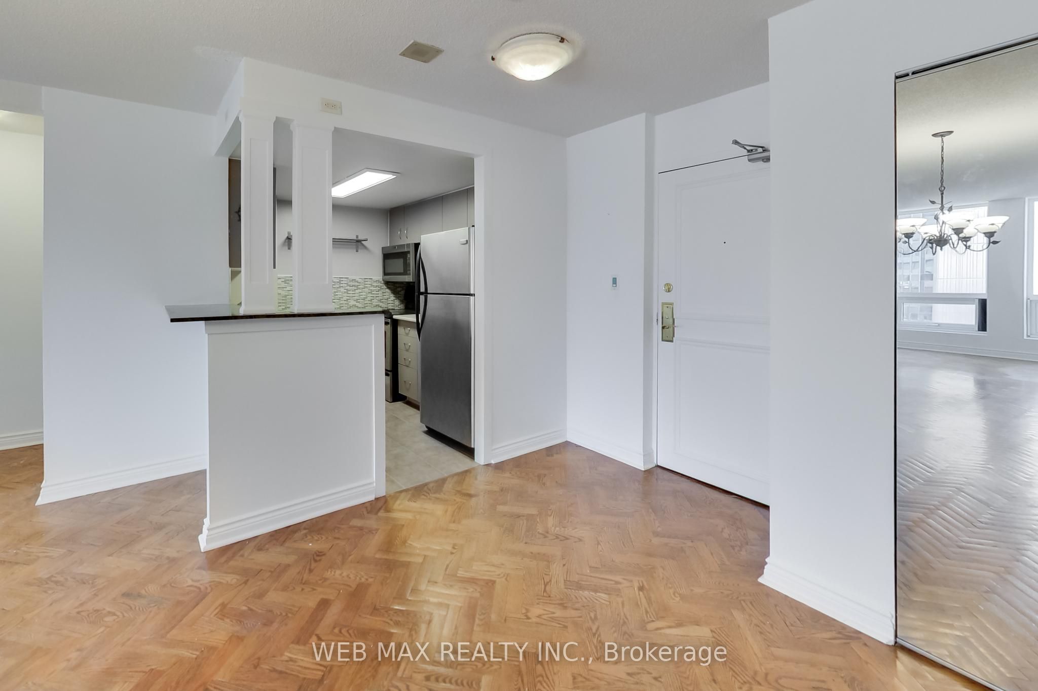 25 Grenville Street 1808, Toronto, ON M4Y 2X5 photo 4