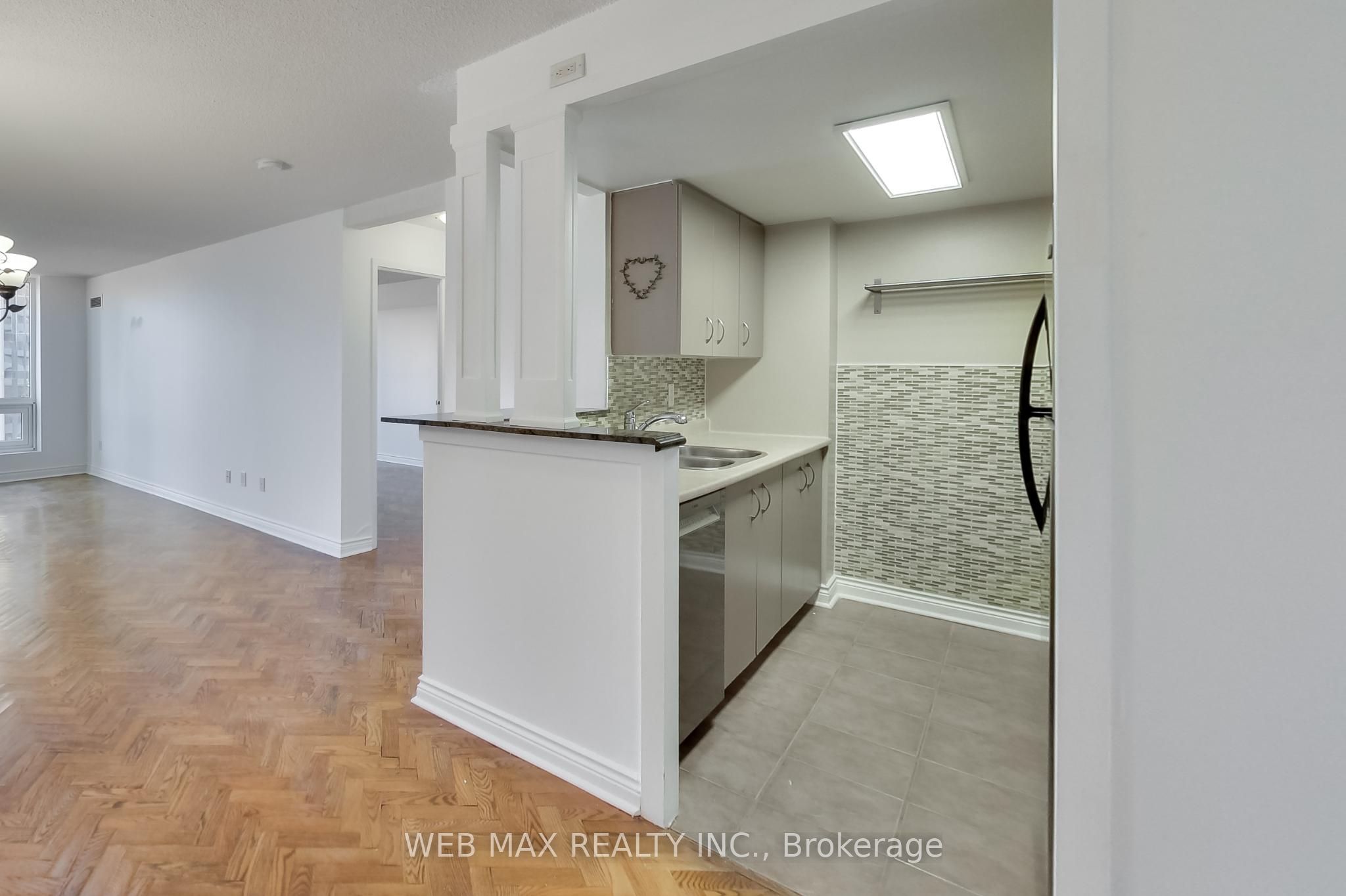 25 Grenville Street 1808, Toronto, ON M4Y 2X5 photo 5