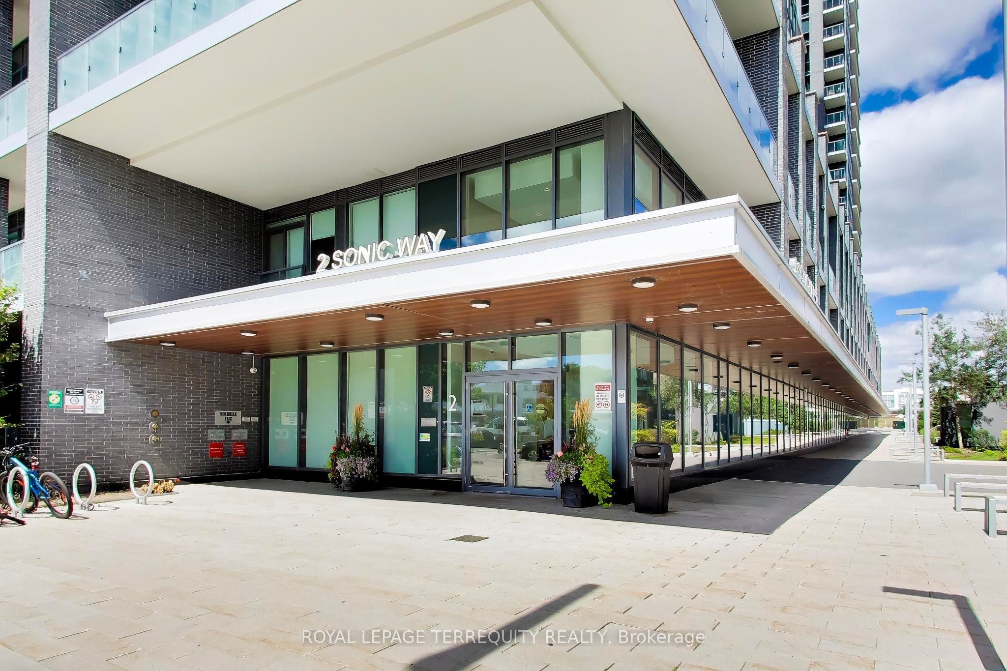2 Sonic Way 1803, Toronto, ON M3C 0P2 photo 4