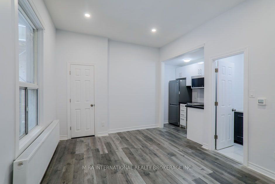 210 Carlton Street 102, Toronto, ON M5A 2L1 photo 2