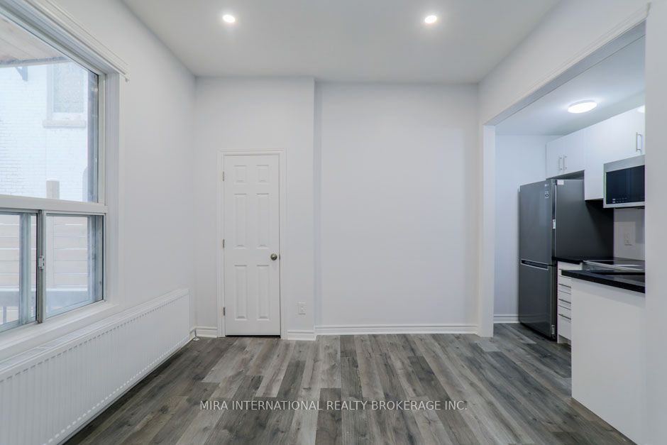 210 Carlton Street 102, Toronto, ON M5A 2L1 photo 3