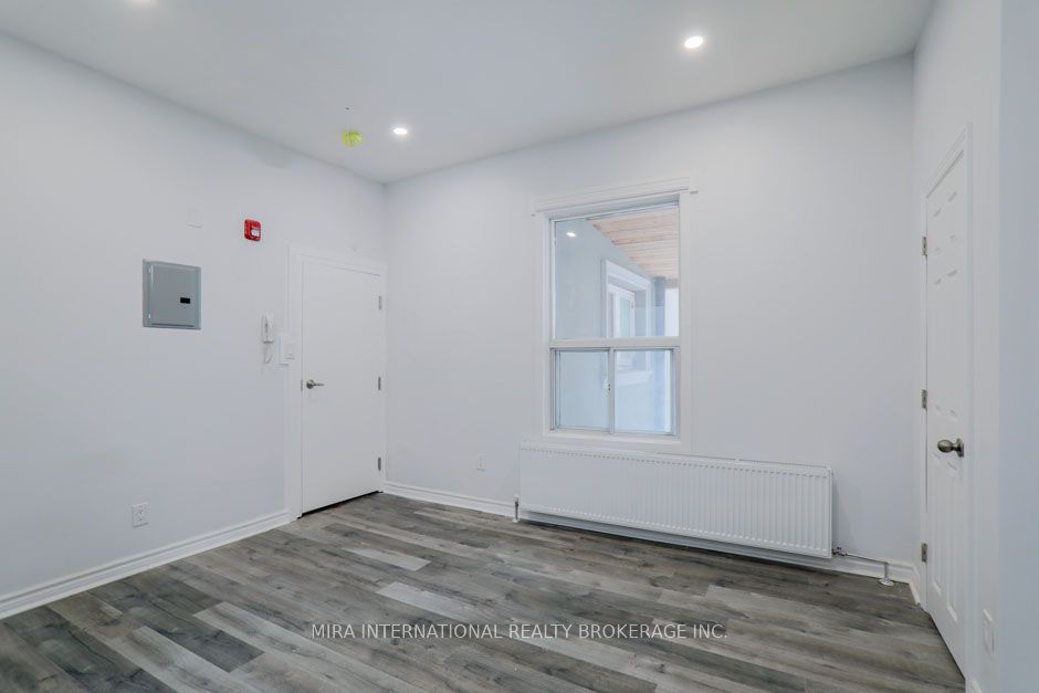 210 Carlton Street 102, Toronto, ON M5A 2L1 photo 4