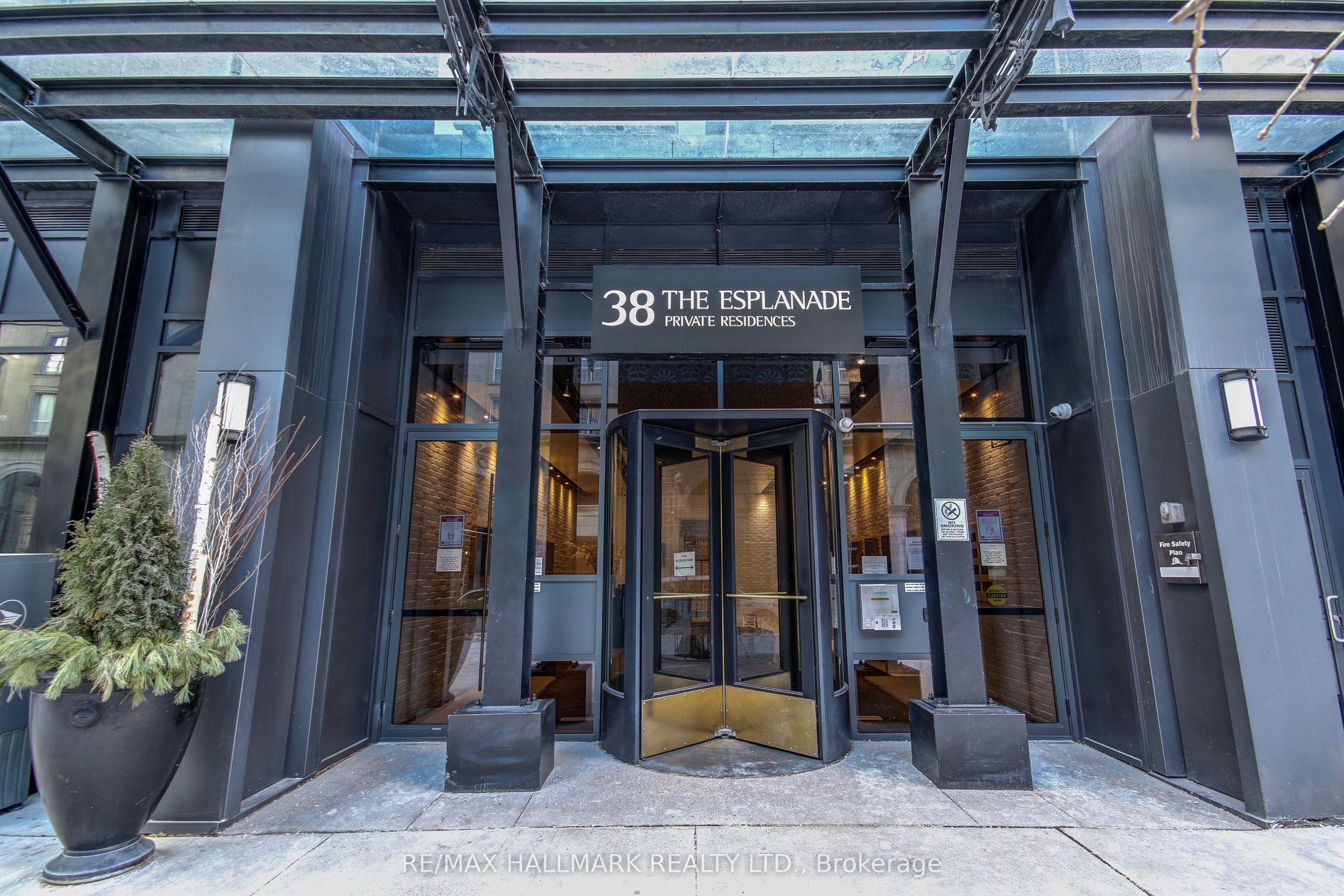 38 The Esplanade Street 421, Toronto, ON M5E 1A5 photo 2