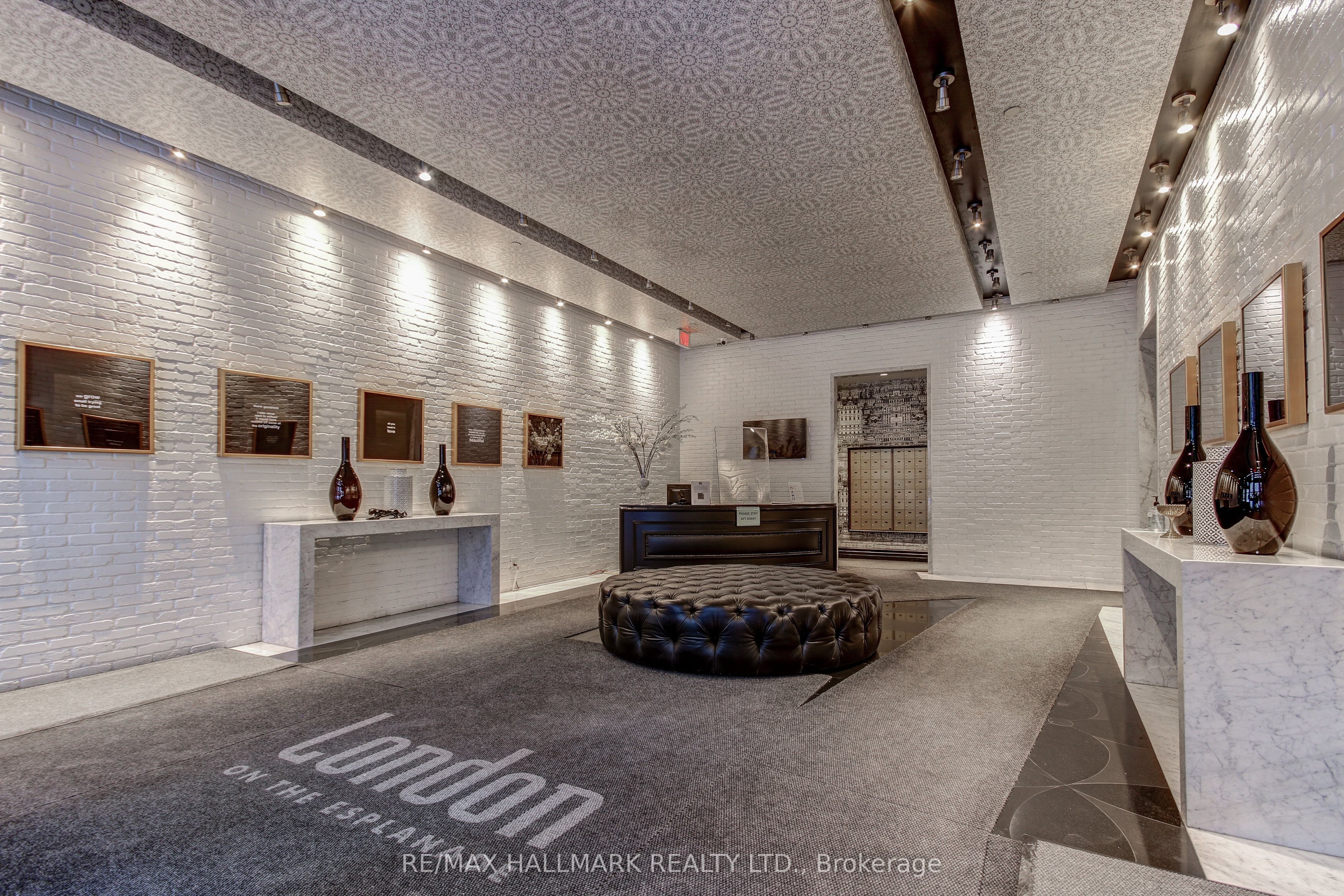 38 The Esplanade Street 421, Toronto, ON M5E 1A5 photo 3