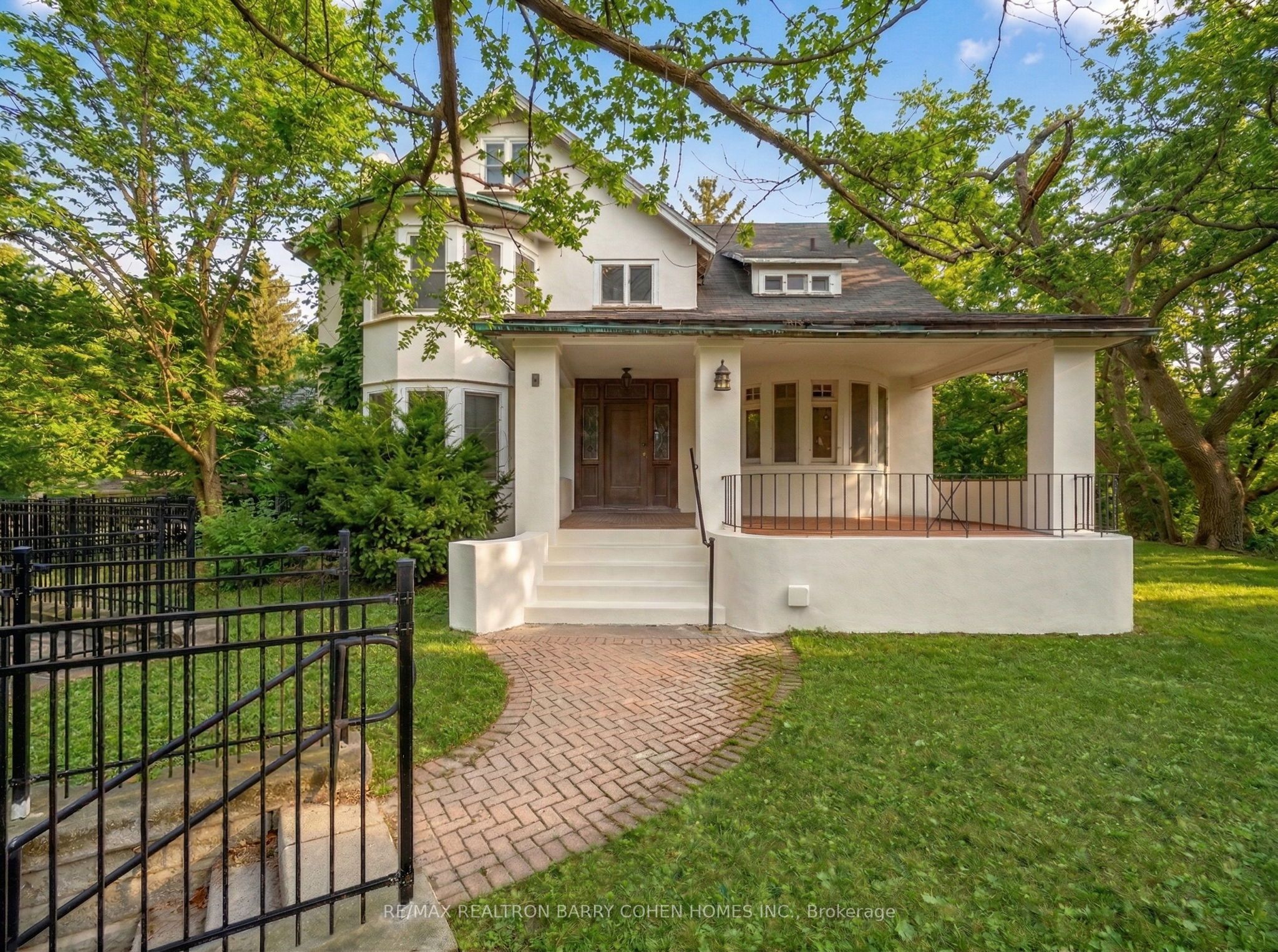 27 Old Yonge Street, Toronto, ON M2P 1P6 photo 3