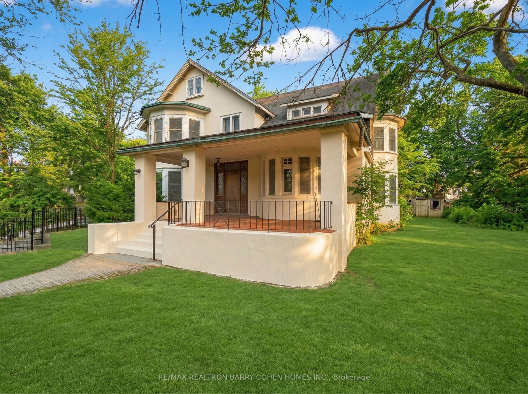 27 Old Yonge Street, Toronto, ON M2P 1P6 photo 4