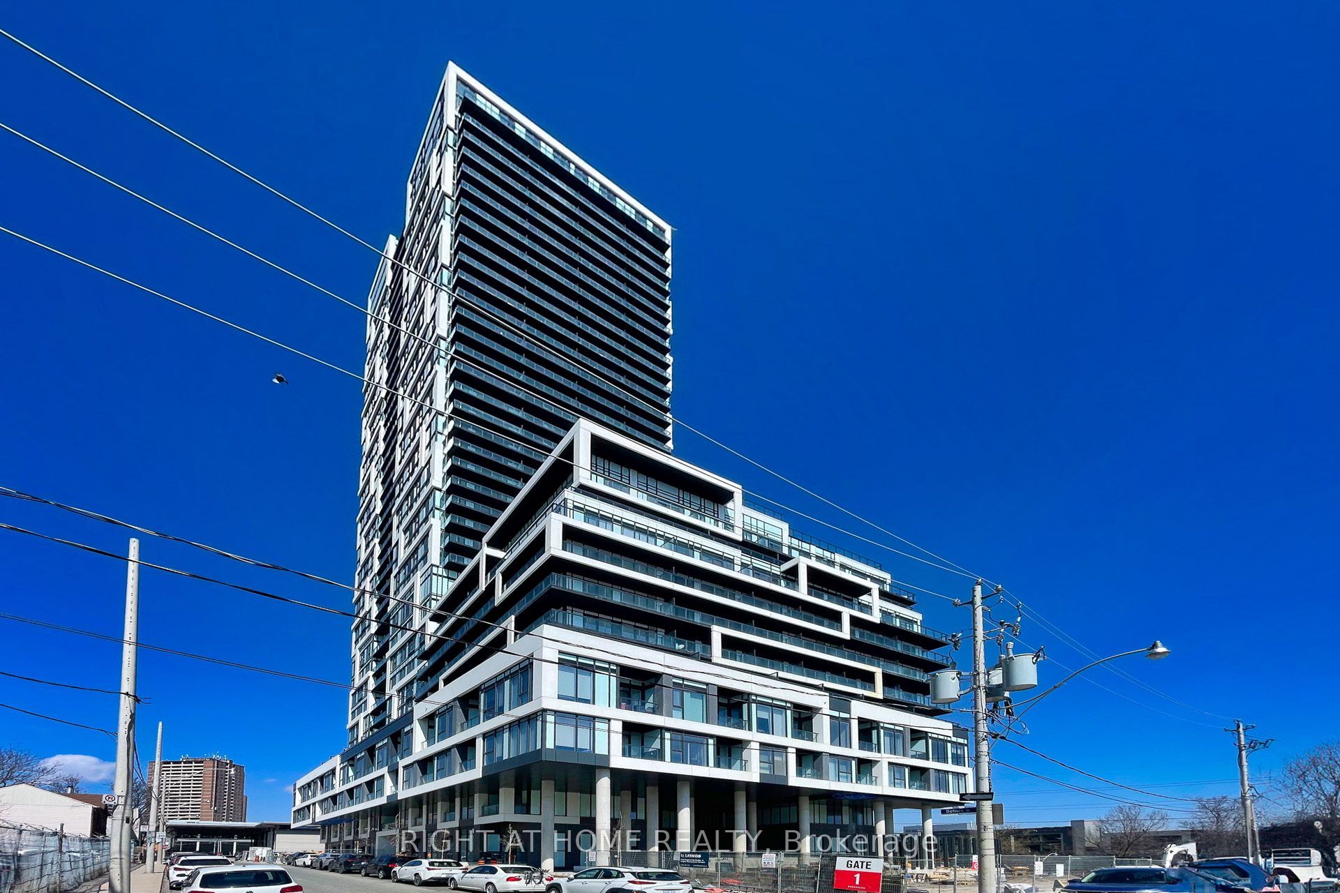 5 DEFRIES Street 2211, Toronto, ON M5A 0W7