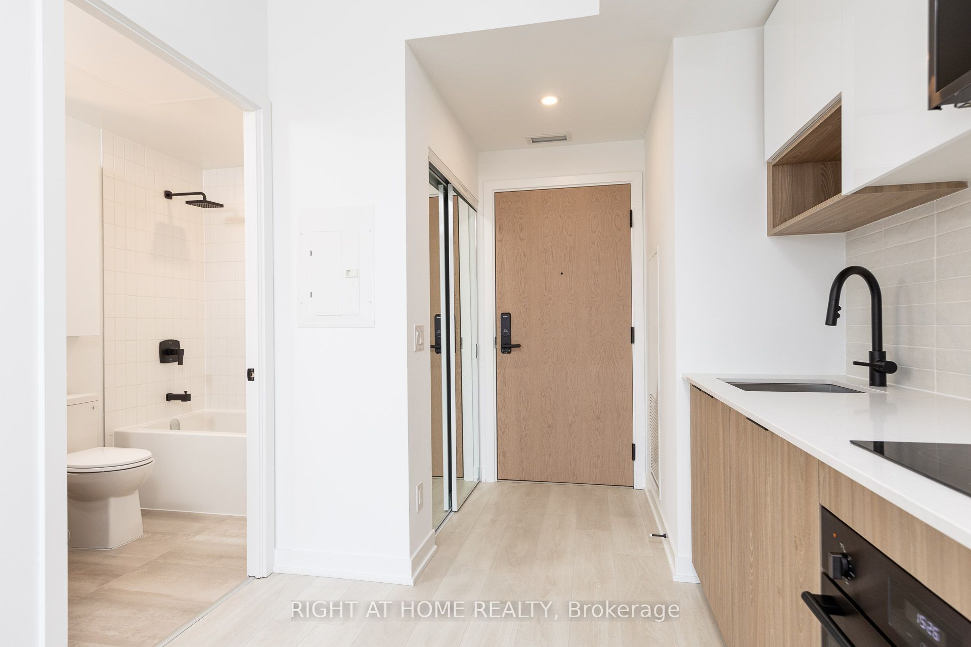 5 DEFRIES Street 2211, Toronto, ON M5A 0W7 photo 2