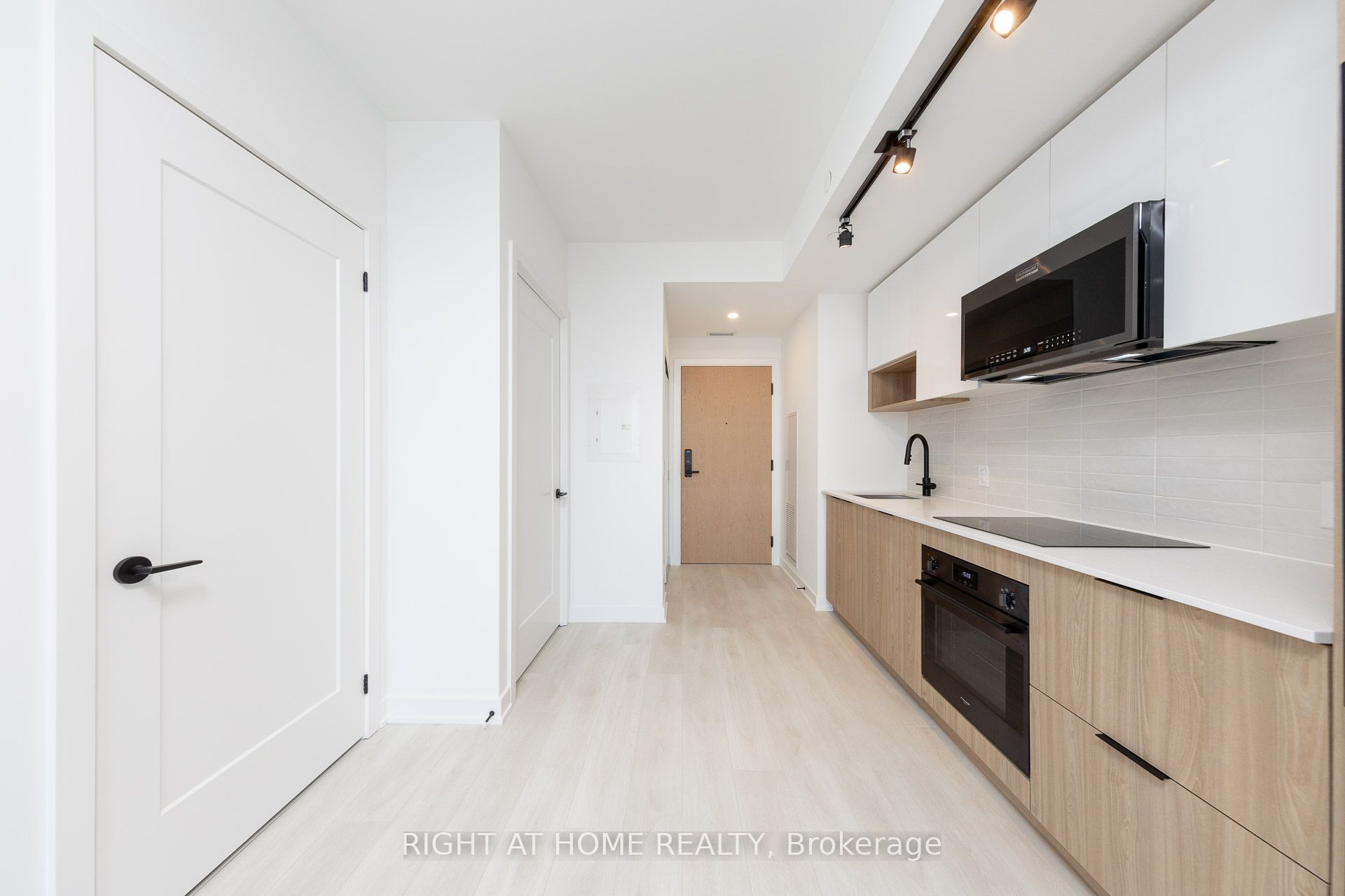 5 DEFRIES Street 2211, Toronto, ON M5A 0W7 photo 3