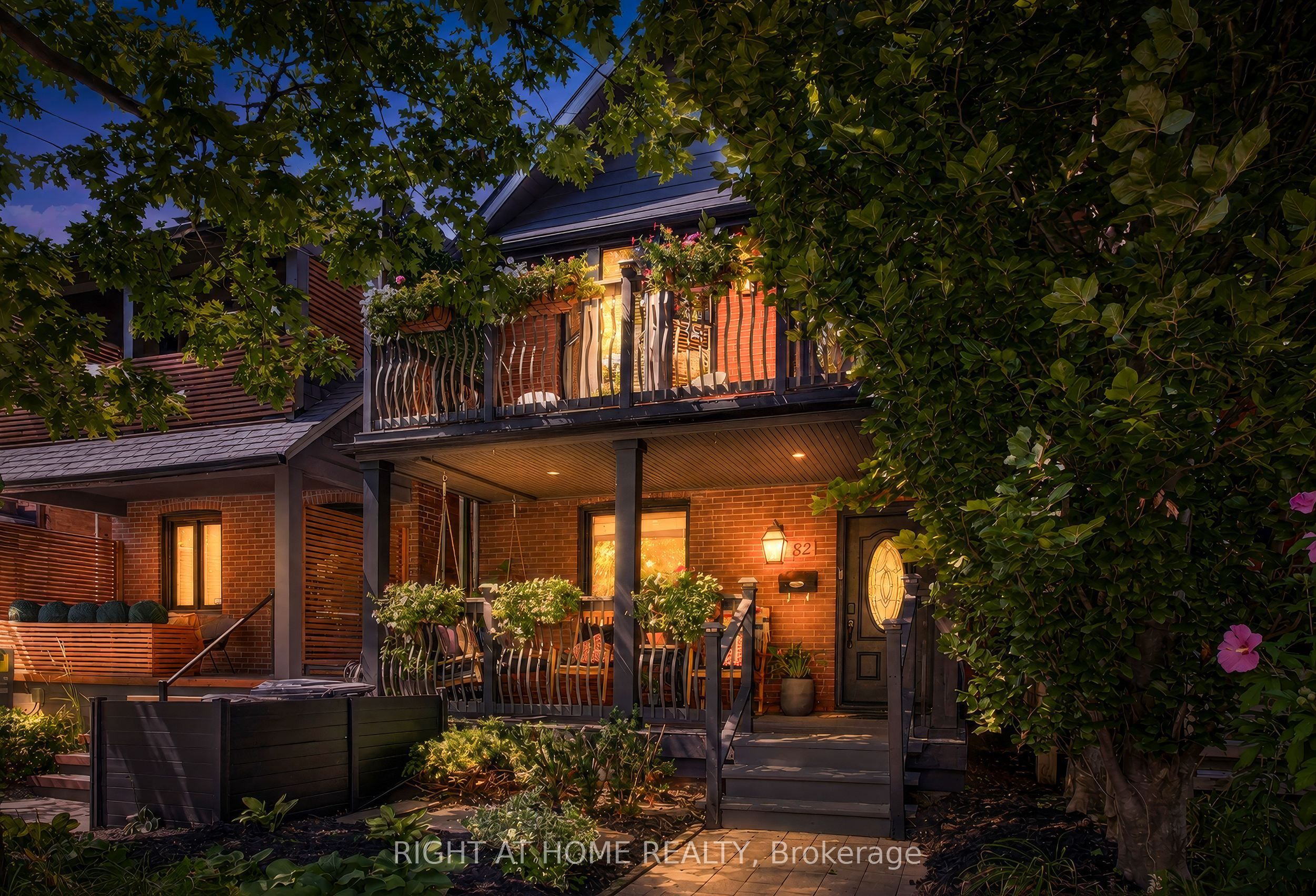 82 Arlington Avenue, Toronto, ON M6G 3L1