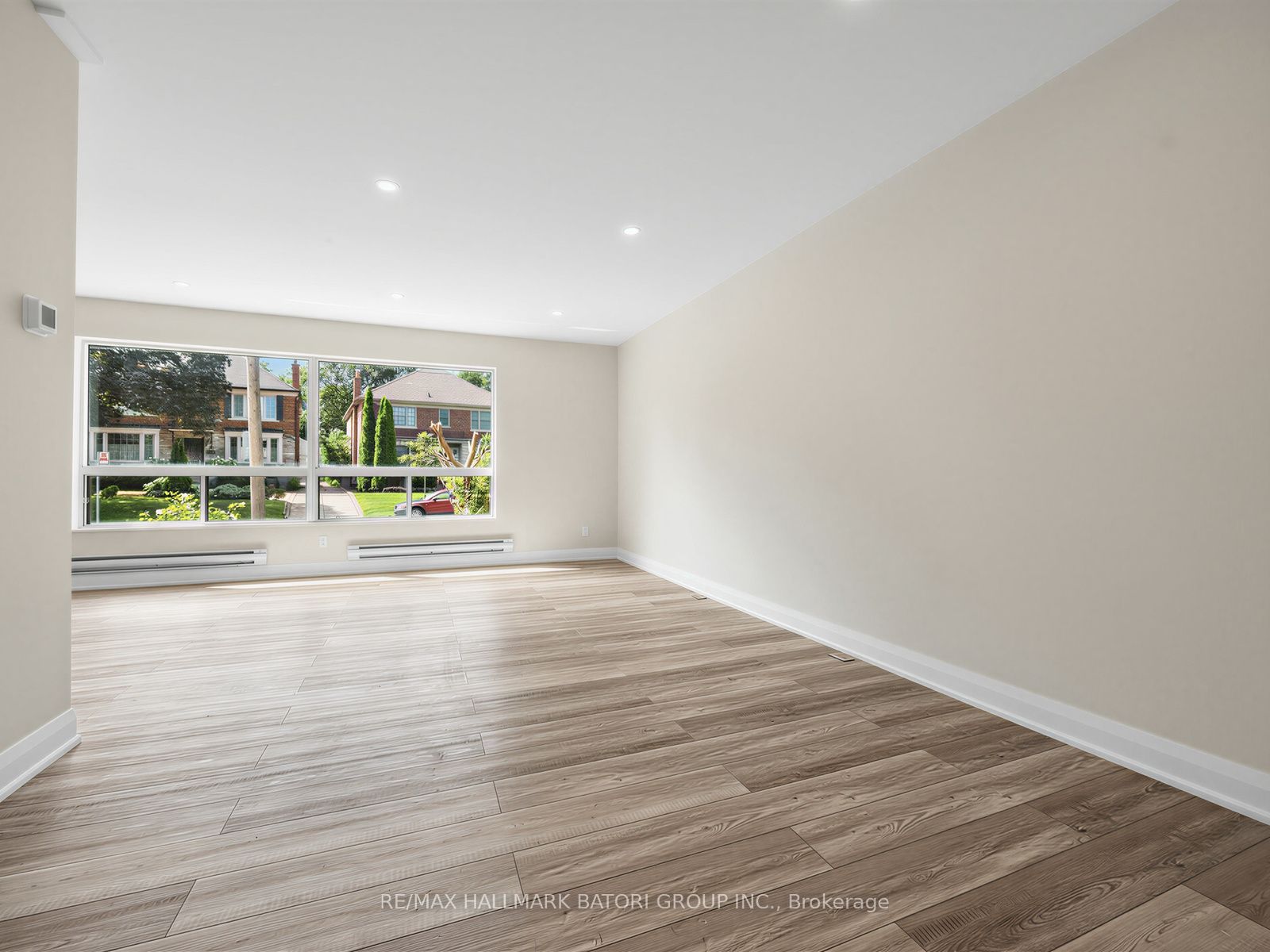 6 Croydon Road 2, Toronto, ON M6C 1S7 photo 2