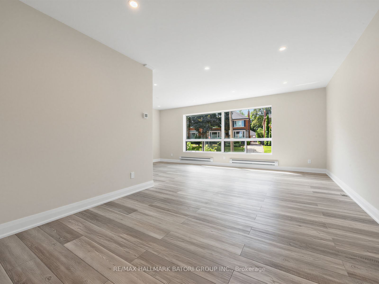 6 Croydon Road 2, Toronto, ON M6C 1S7 photo 3