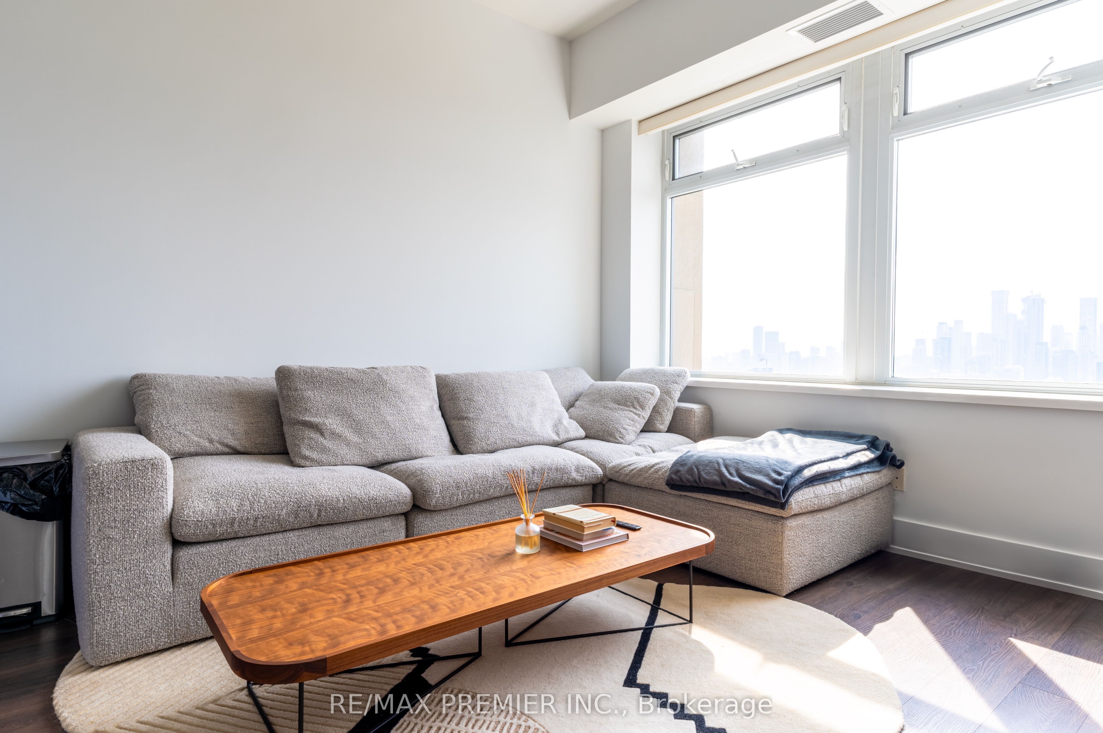 111 St. Clair Avenue W 1218, Toronto, ON M4V 1N5 photo 5