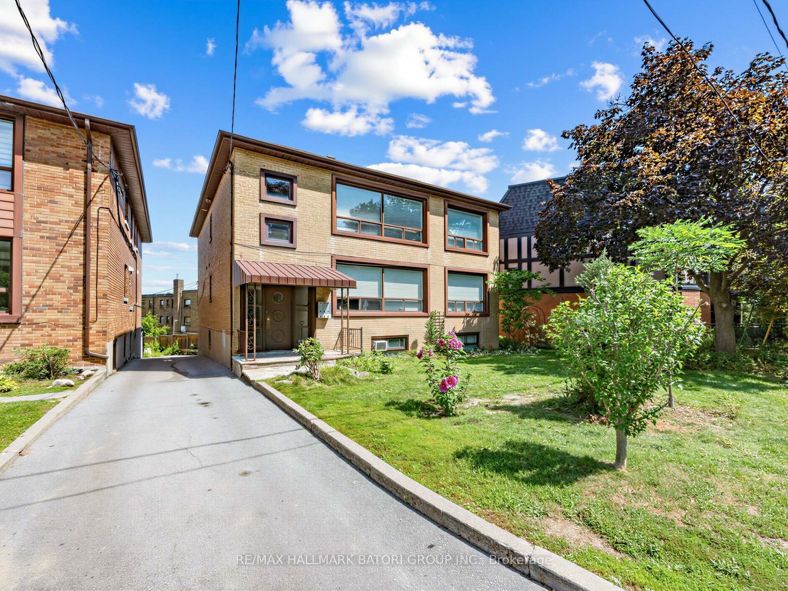4 Croydon Road 3, Toronto, ON M6C 1S7