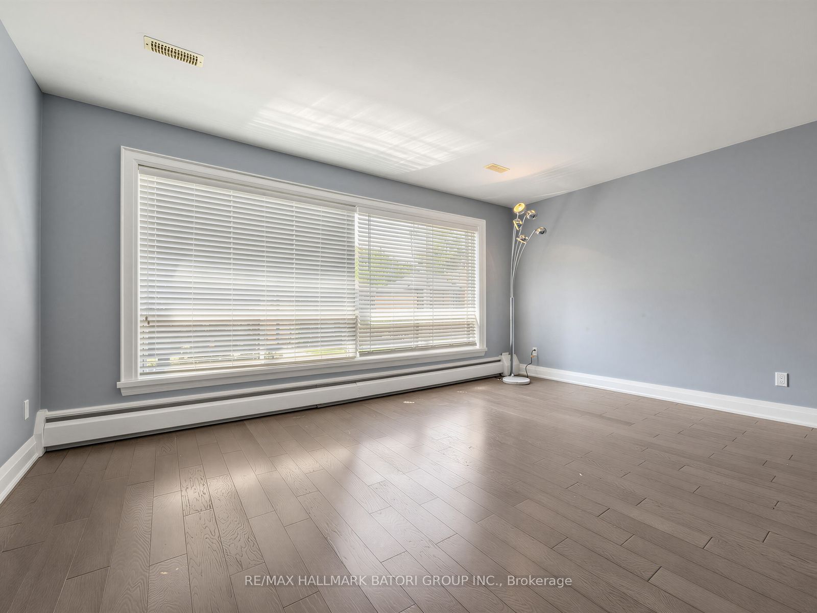 4 Croydon Road 3, Toronto, ON M6C 1S7 photo 3