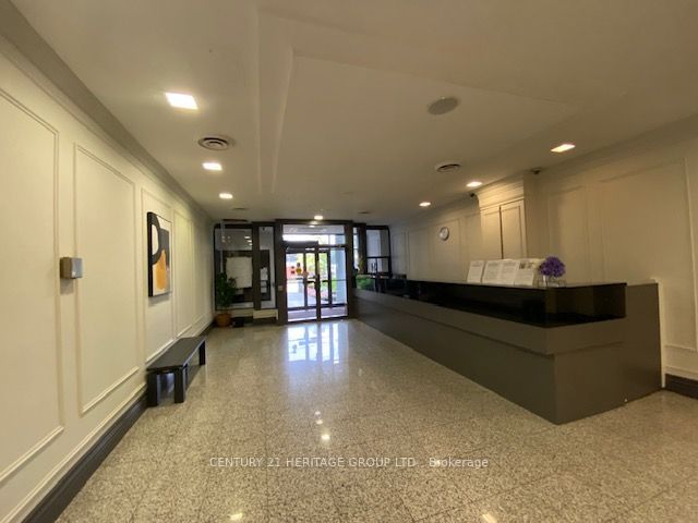 7 Bishop Avenue 1204, Toronto, ON M2M 4J4 photo 2