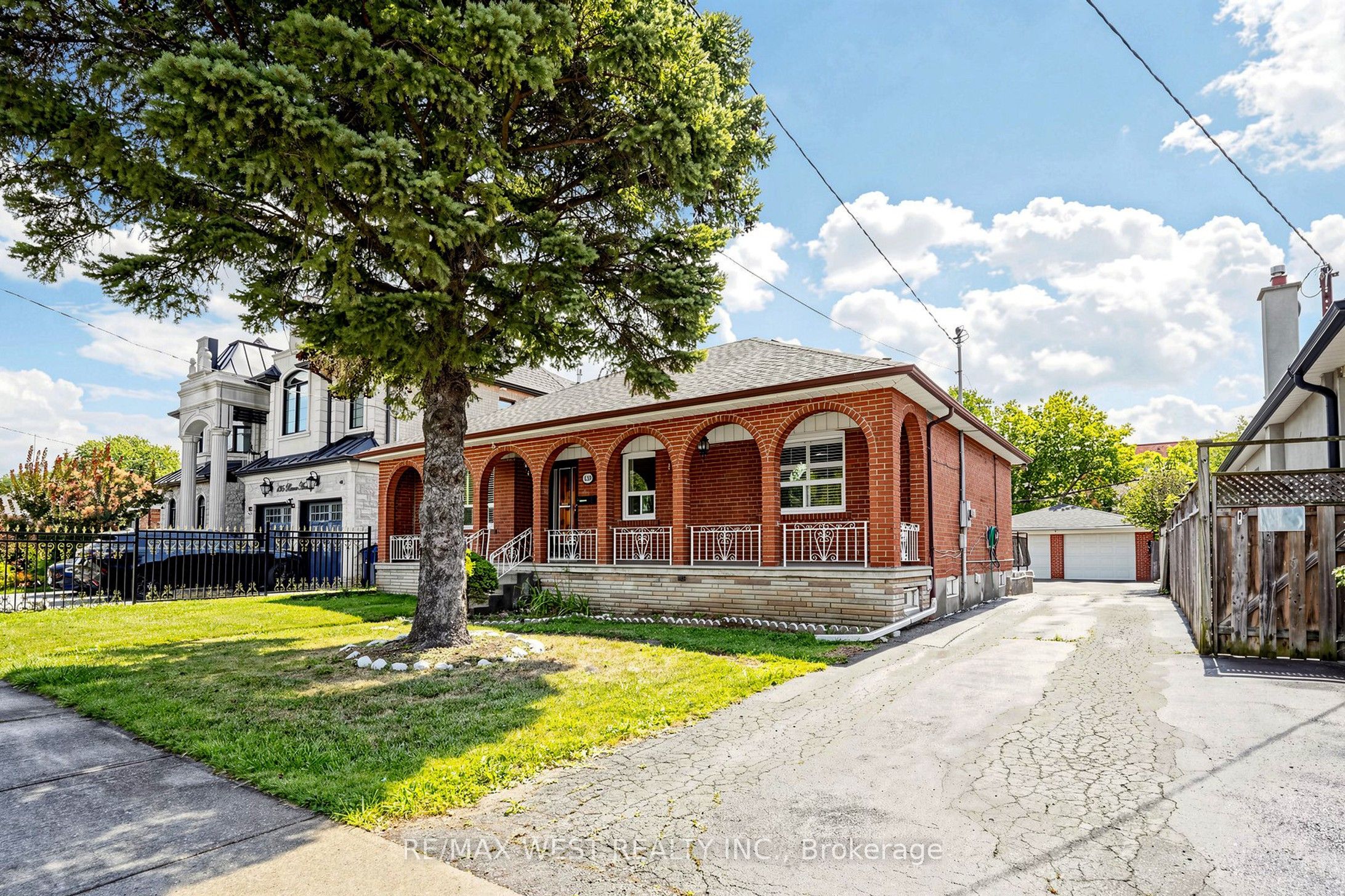 139 Ranee Avenue, Toronto, ON M6A 1N3 photo 2
