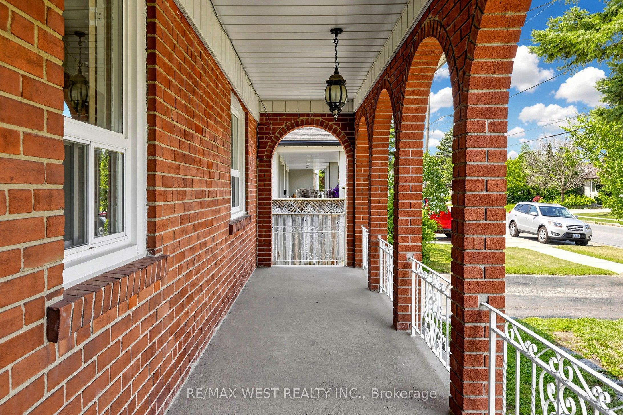 139 Ranee Avenue, Toronto, ON M6A 1N3 photo 3
