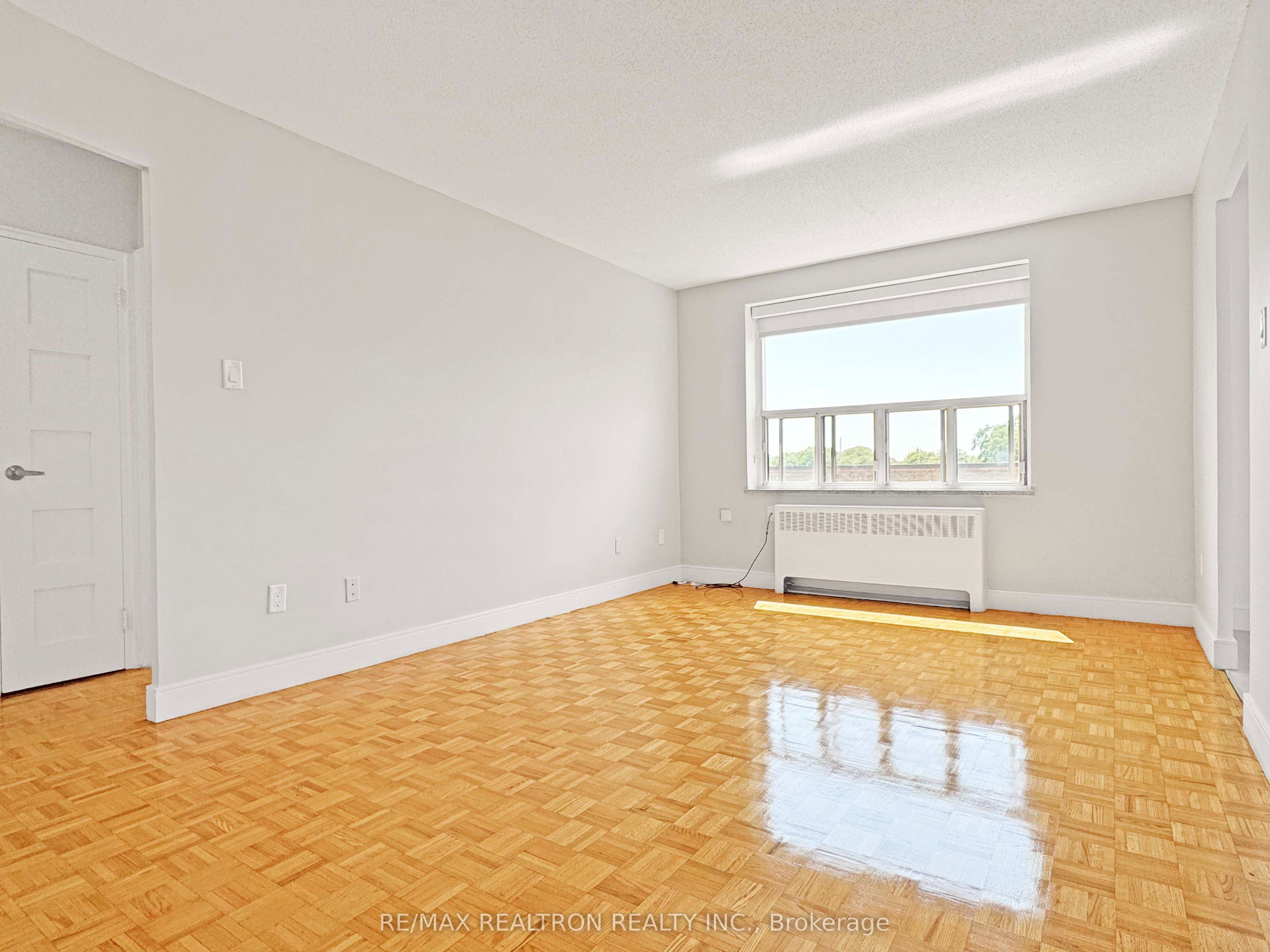1291 Bayview Avenue 305, Toronto, ON M4G 2Z9 photo 3