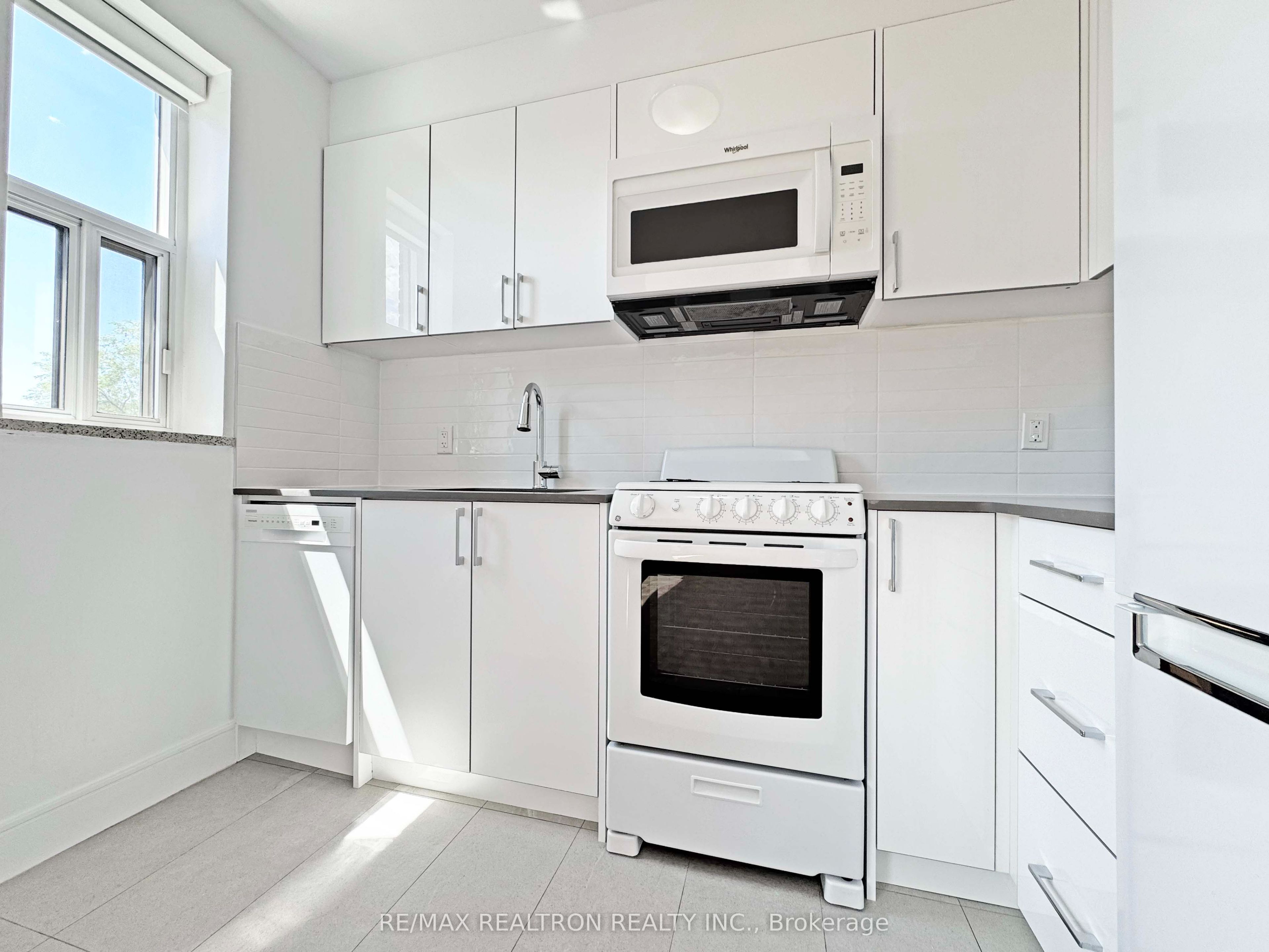 1291 Bayview Avenue 305, Toronto, ON M4G 2Z9 photo 4