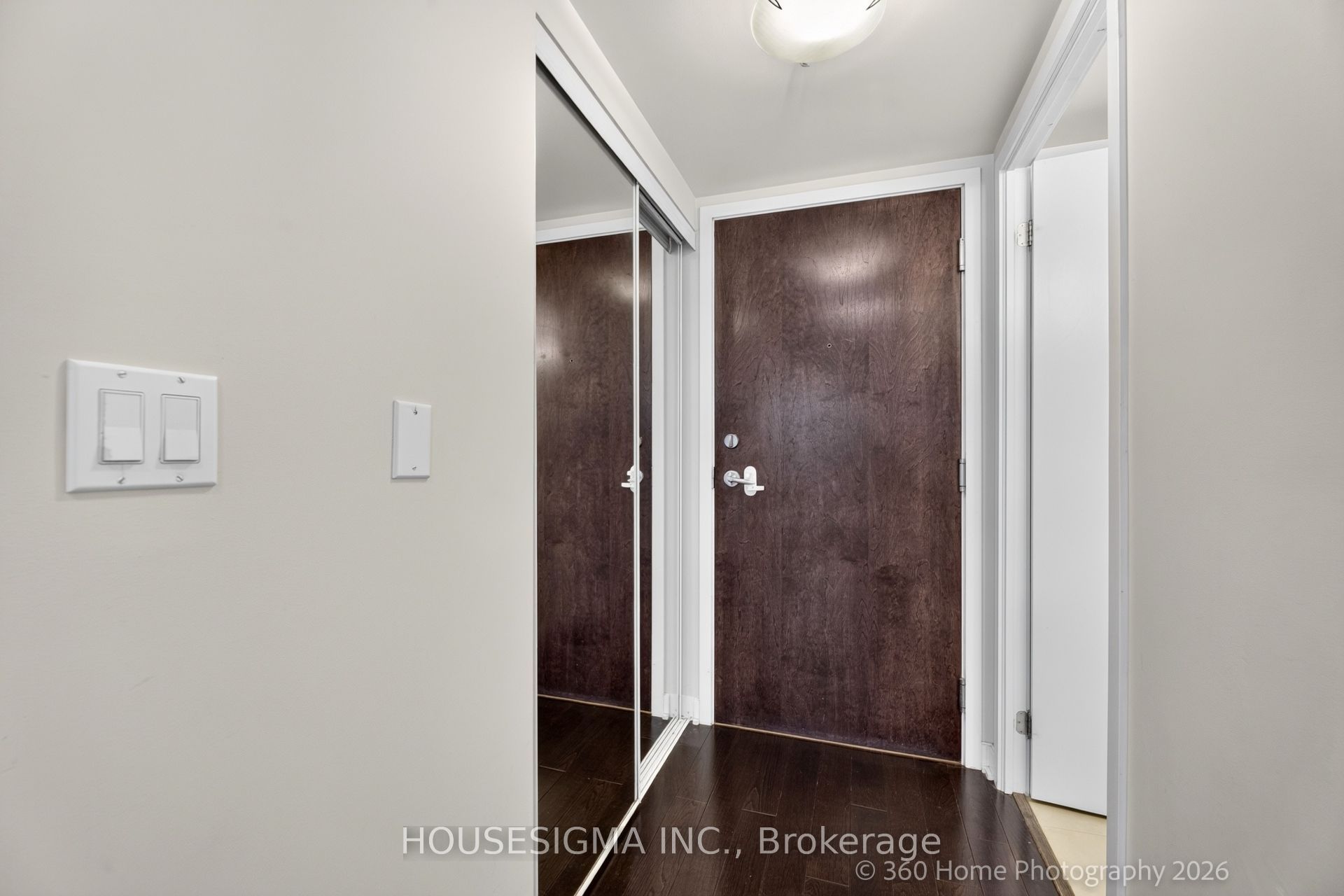 12 Yonge Street 1609, Toronto, ON M5E 1R4 photo 2