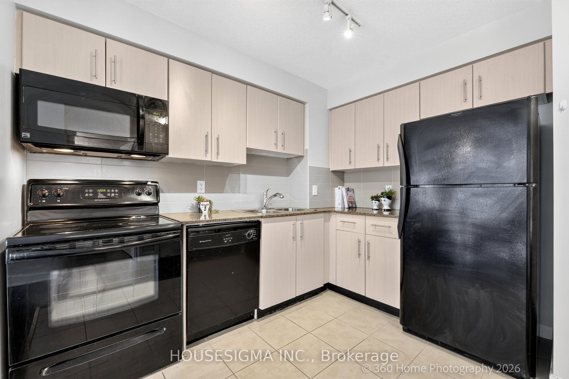 12 Yonge Street 1609, Toronto, ON M5E 1R4 photo 3