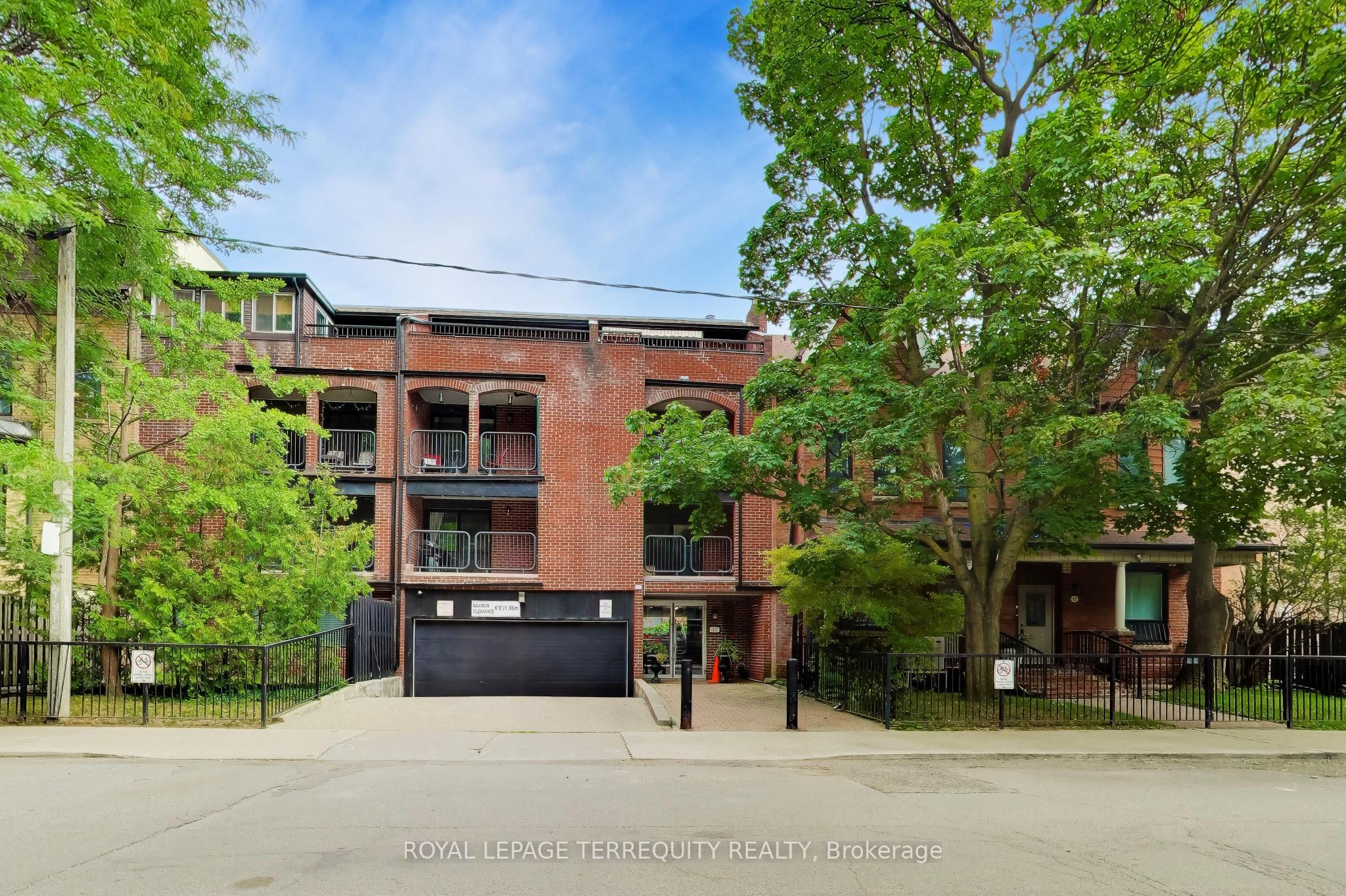 17 Pembroke Street 15, Toronto, ON M5A 2N6 photo 2