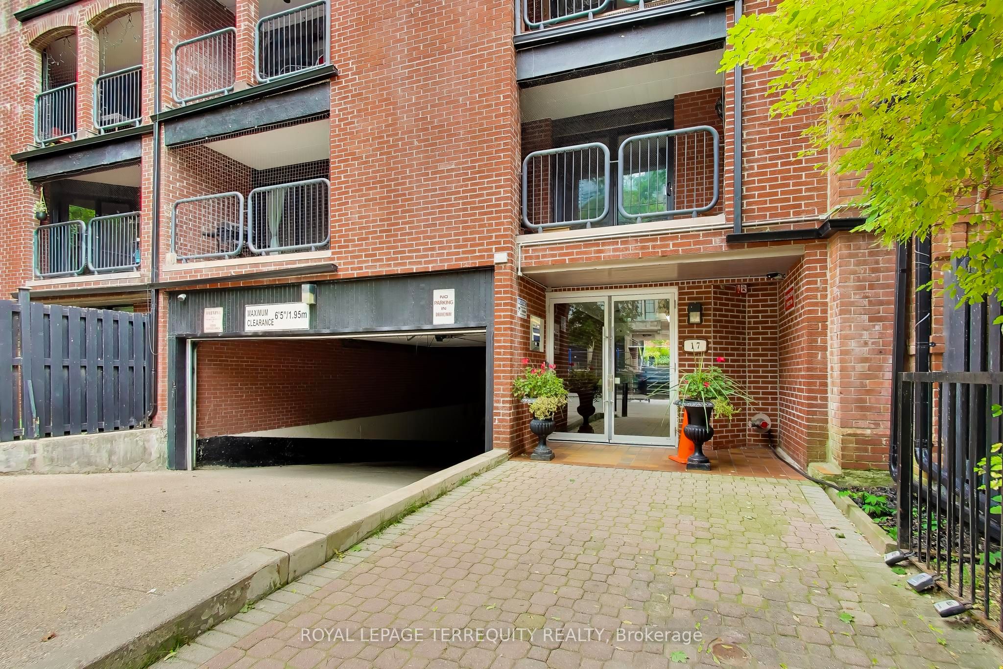 17 Pembroke Street 15, Toronto, ON M5A 2N6 photo 4